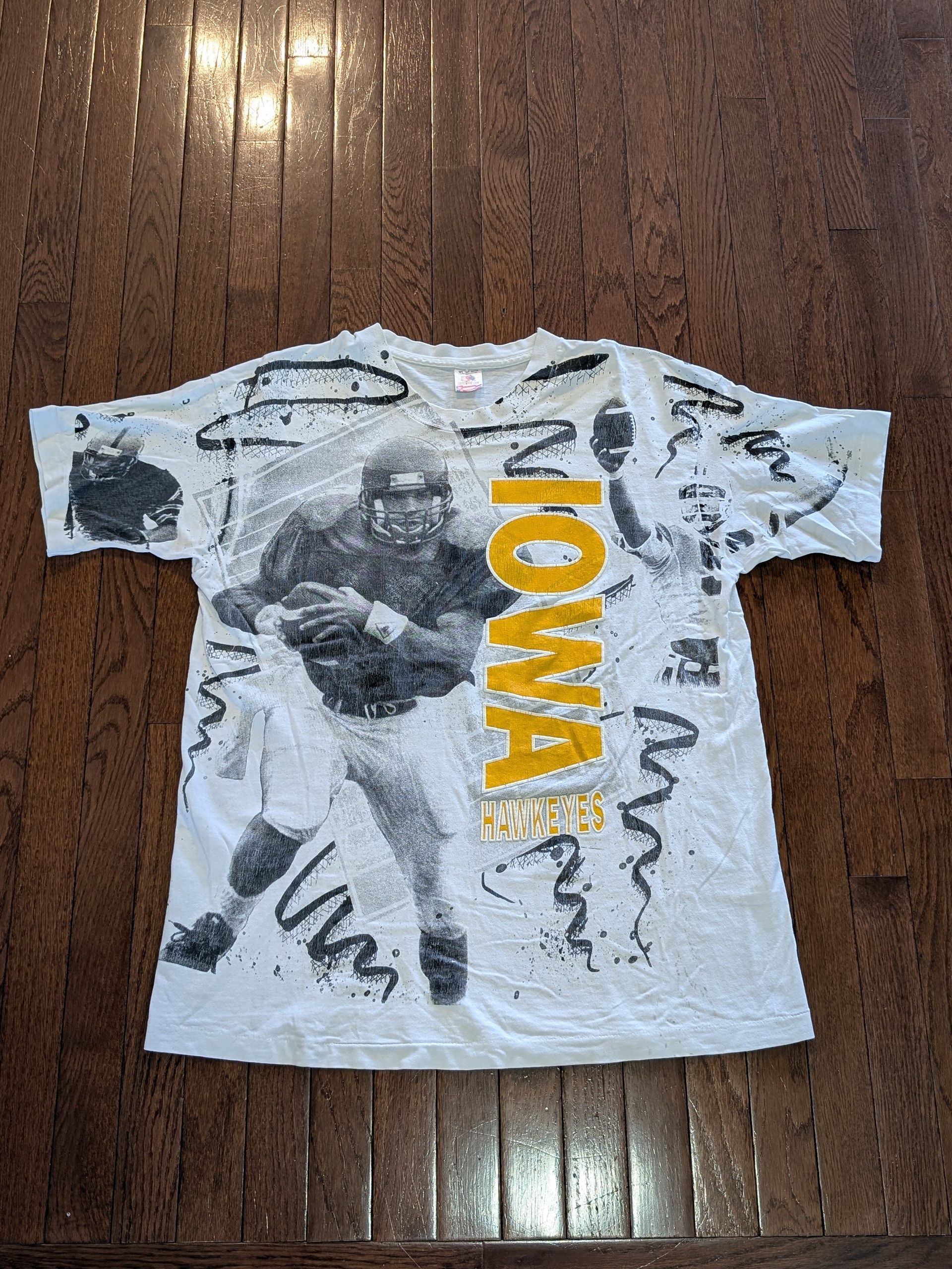 Fruit Of The Loom Iowa Hawkeyes Football AOP FOTL T-Shirt - Size XL Size US XL / EU 56 / 4 - 1 Thumbnail
