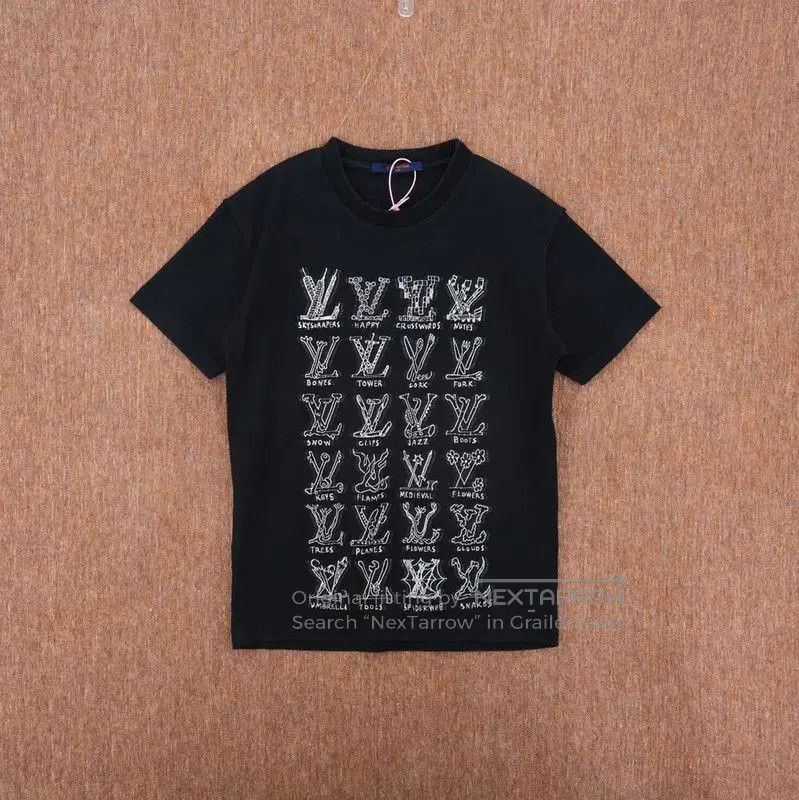 Louis Vuitton Louis Vuitton Black Graffiti Logo T. Size XS / US 0-2 / IT 36-38 - 1 Thumbnail