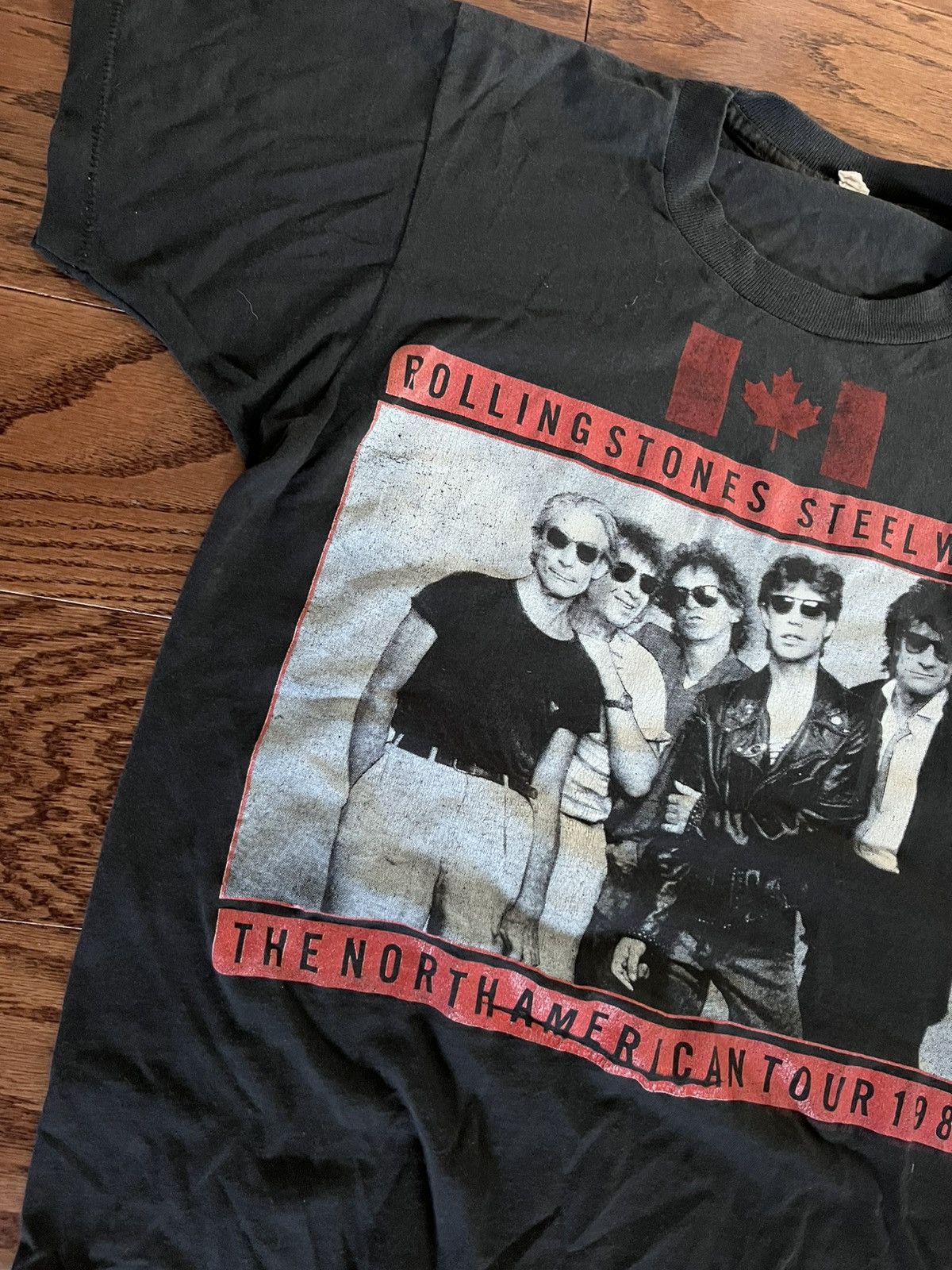 Band Tees × Vintage Vintage 1989 Rolling Stones RARE Flag Graphic Band Tee Size US M / EU 48-50 / 2 - 2 Thumbnail