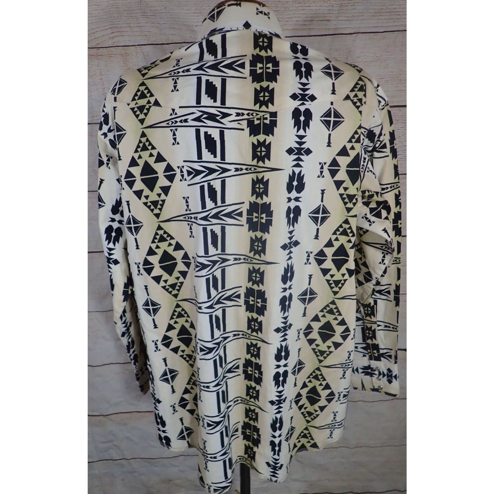 Wrangler VTG Wrangler Aztec Brushpopper? Western Rodeo Cowboy Shirt Mens L Geometric Size US L / EU 52-54 / 3 - 3 Thumbnail