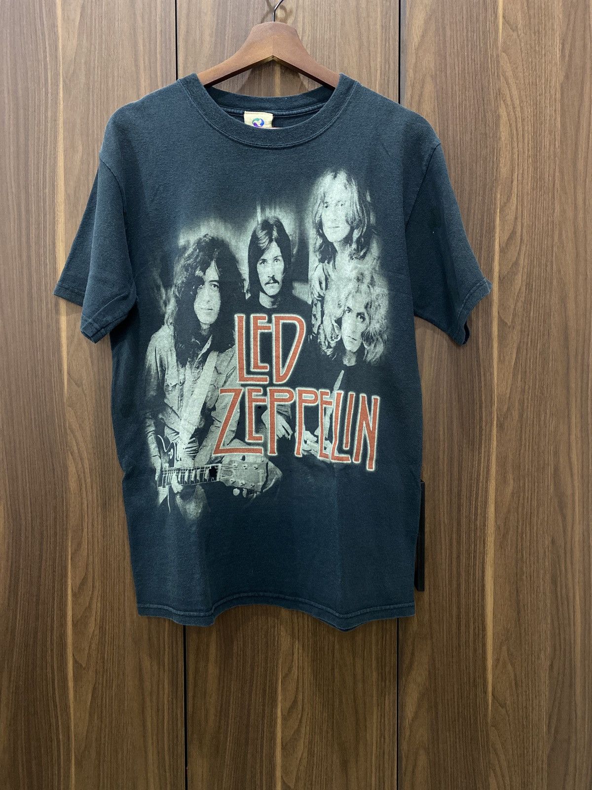 Led Zeppelin TRUE VINTAGE 90s LED ZEPPELIN Band Tee -Distressed/Pinhole Size US M / EU 48-50 / 2 - 2 Thumbnail