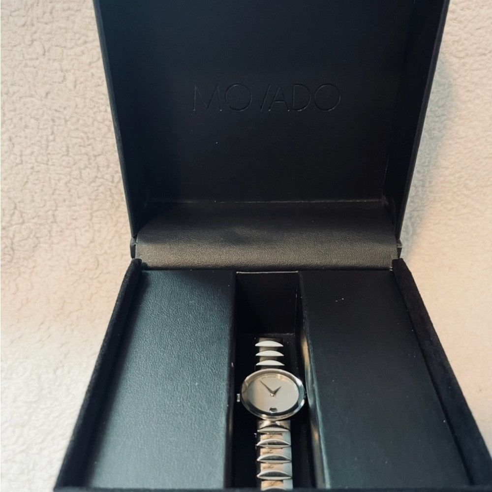 Movado Movado Women’s Mother of Pearl Watch Size ONE SIZE - 9 Thumbnail