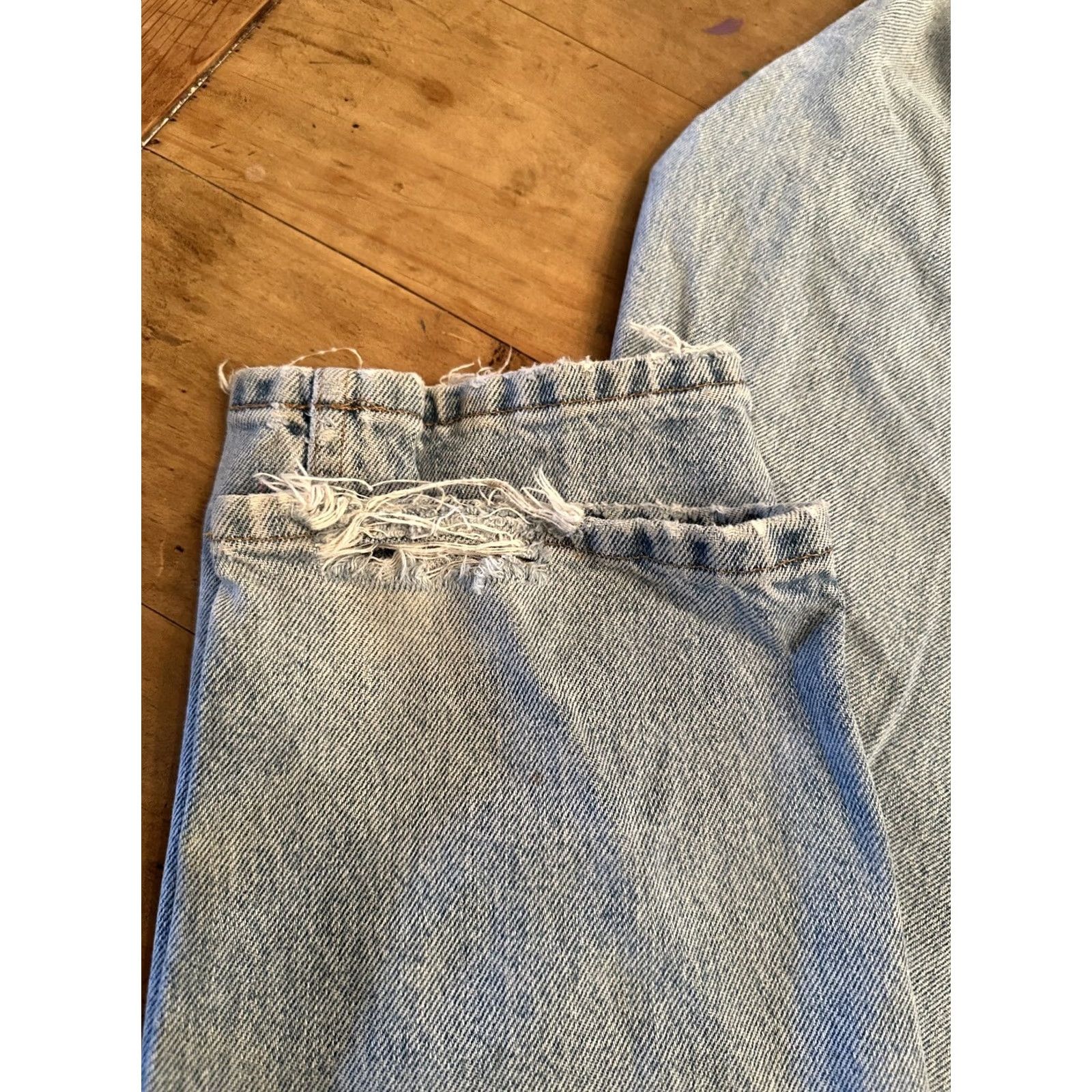 Eddie Bauer VINTAGE Eddie Bauer Jeans Mens Distressed Blue Denim Straight Leg 34 x 34 Classic Fit Regular Inseam 34 Size US 34 / EU 50 - 2 Thumbnail