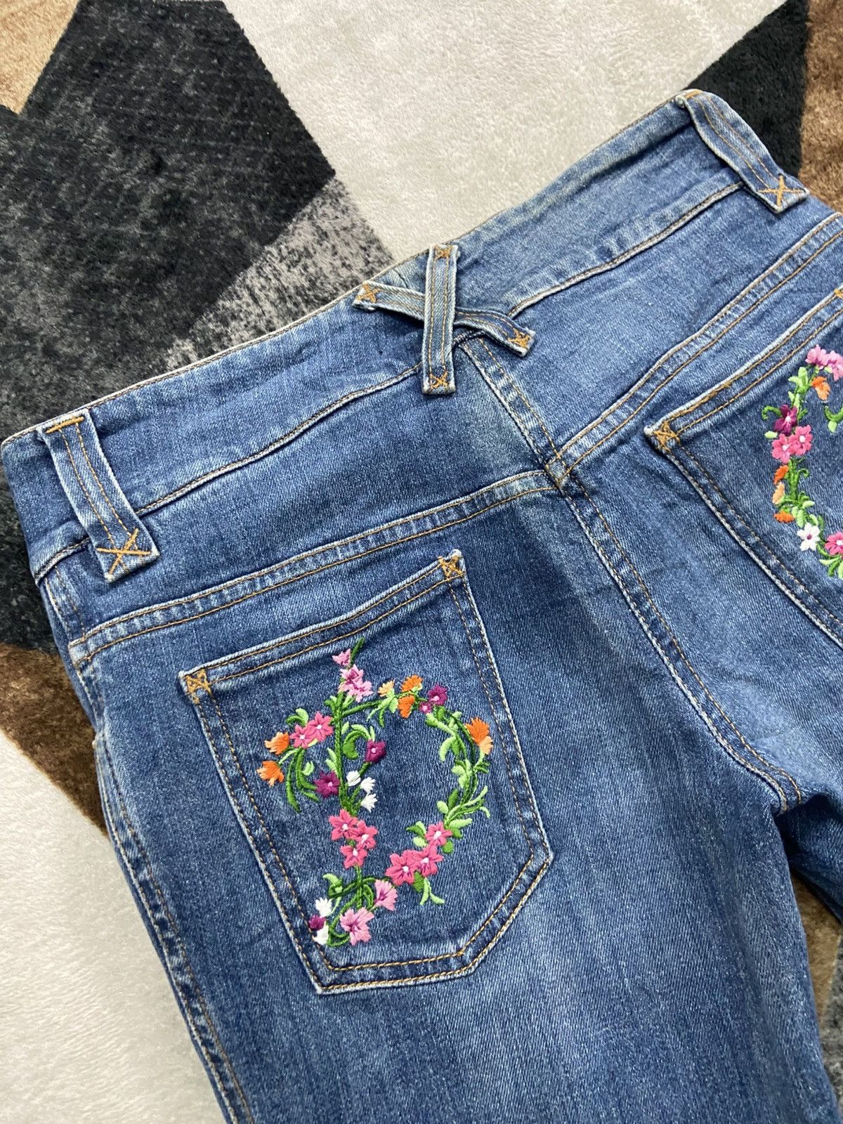 Dolce & Gabbana Dolce & Gabbana Embroidered Pocket Short Jeans Size 26" / US 2 / IT 38 - 3 Thumbnail