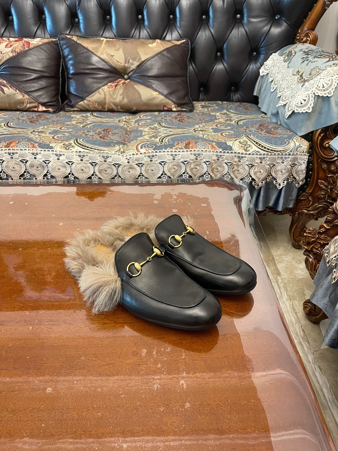 Gucci Gucci Men's Horsebit Calfskin Fur-Lined Black & Gold US 8 Size US 8 / EU 41 - 1 Thumbnail