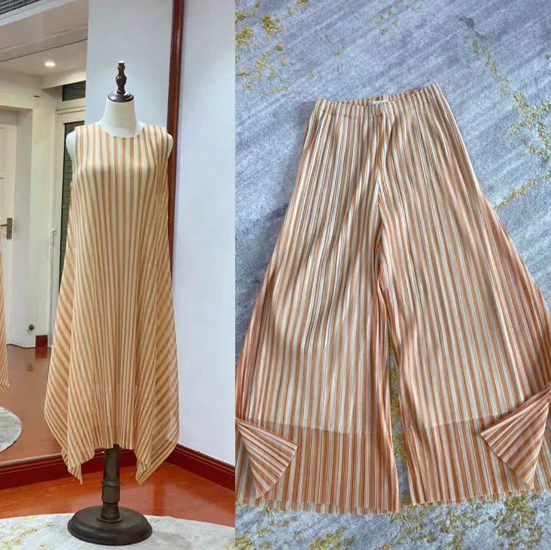 Issey Miyake Issey Miyake size:5 Camel-colored gauze striped dress Size S / US 4 / IT 40 - 1 Thumbnail