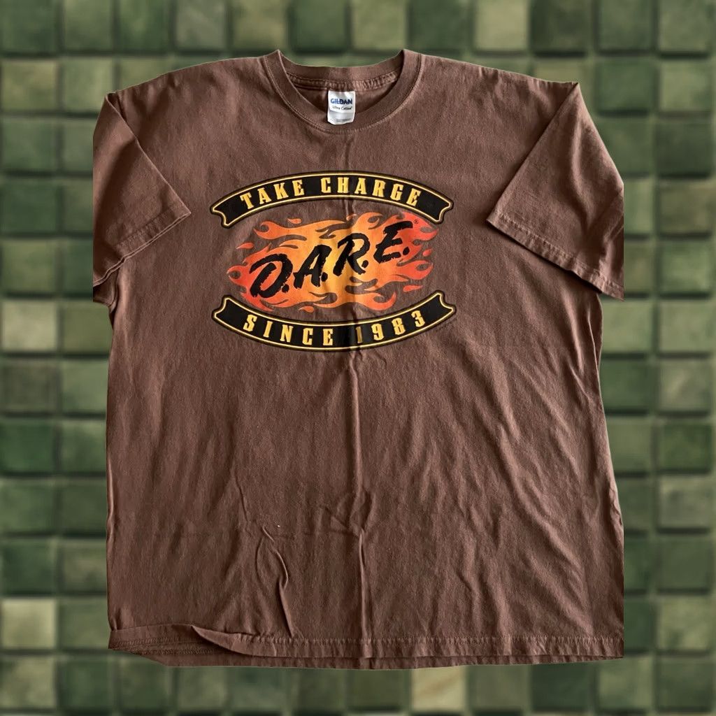 Gildan VINTAGE DARE Take Charge Brown Short Sleeve T-Shirt XL Men crew neck Cotton Graphic Print 90s 00s Size US XL / EU 56 / 4 - 1 Thumbnail