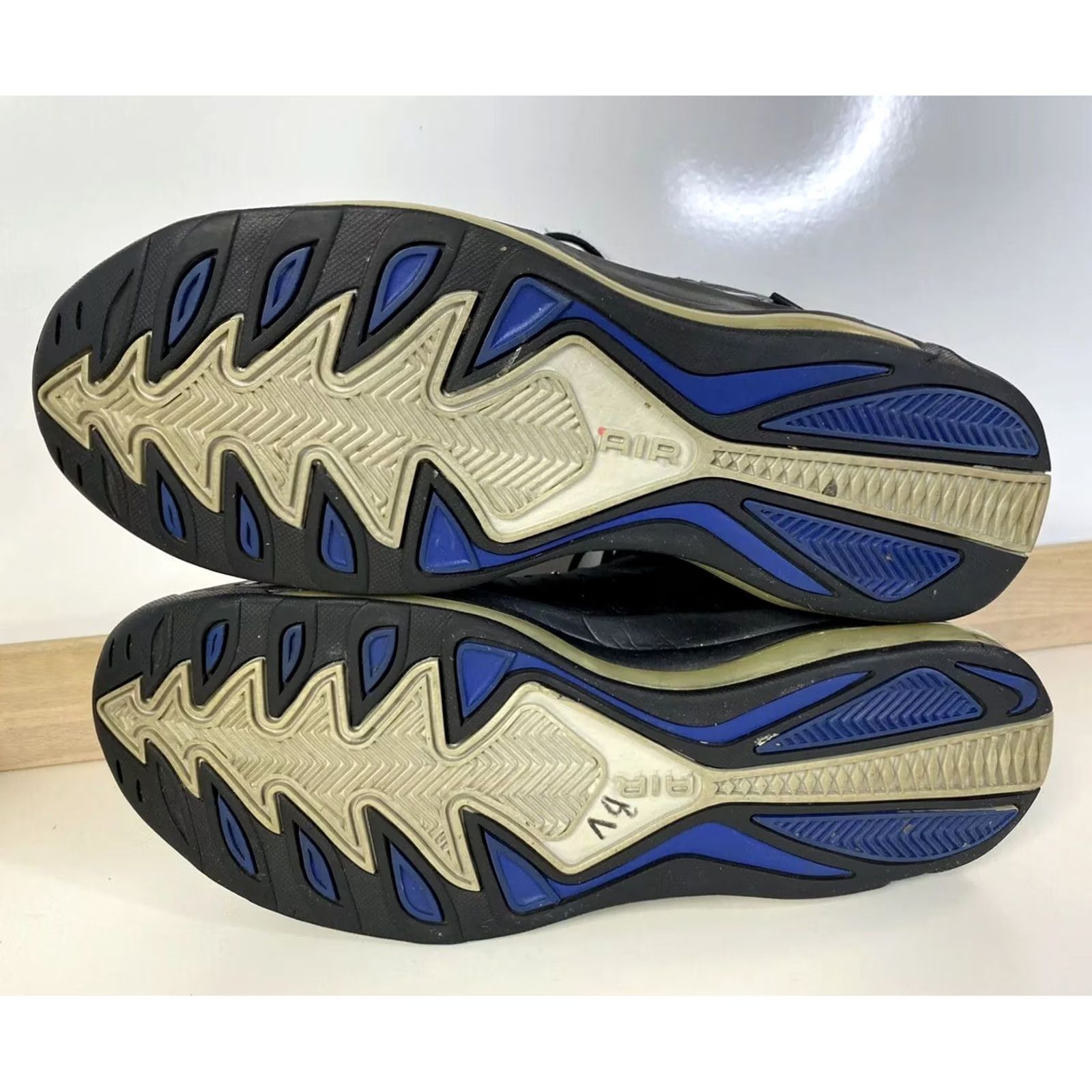 Nike VINTAGE Nike Air Max Elite Sneaker Mens Size 13 Black Silver 302275-001 Battlegrounds 2001 Size US 13 / EU 46 - 7 Thumbnail