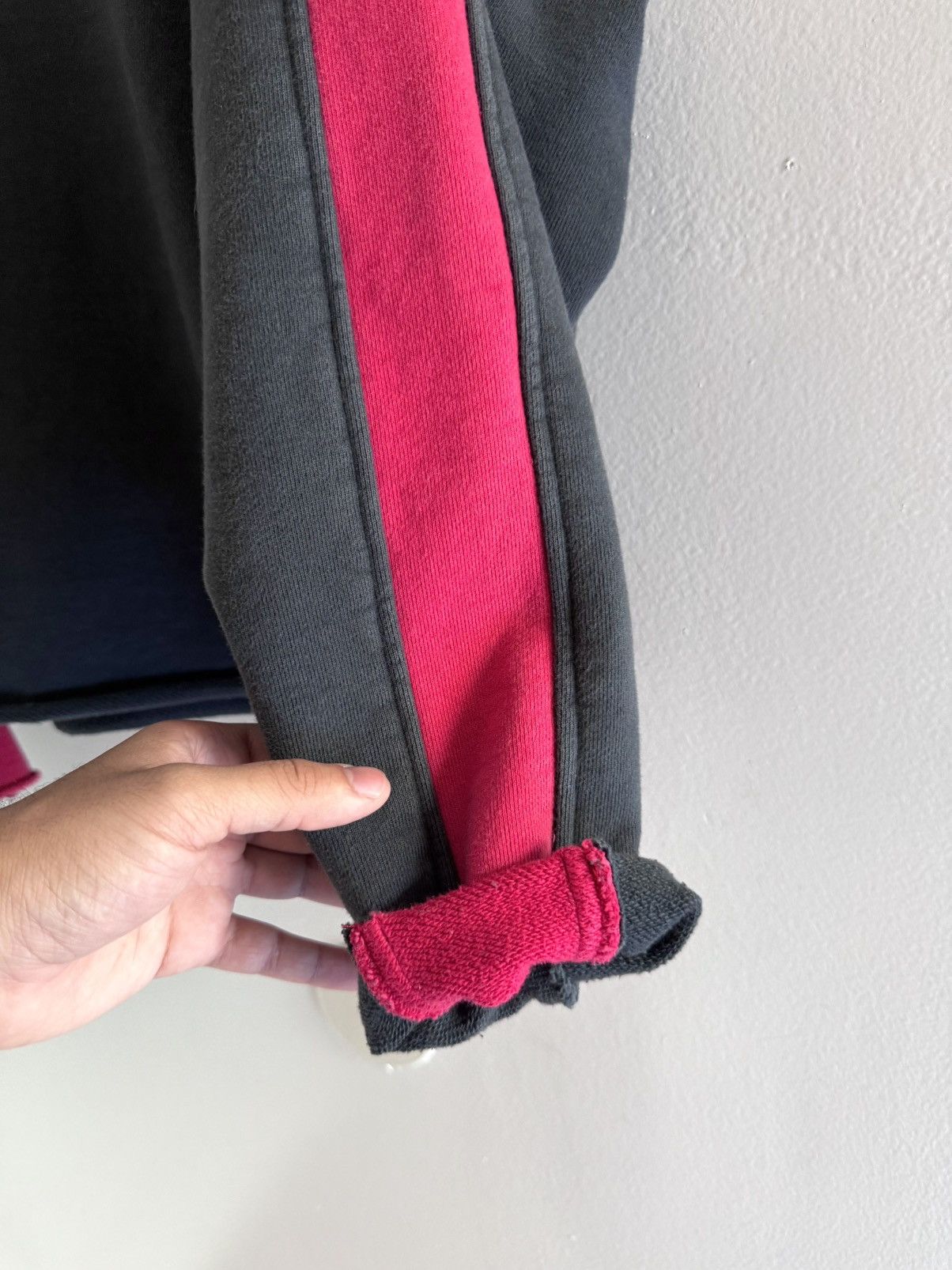 Greg Ross USA Greg Ross Side Stripe Raw Hem Yoke Sweatshirt Black/Red Size US S / EU 44-46 / 1 - 18 Thumbnail