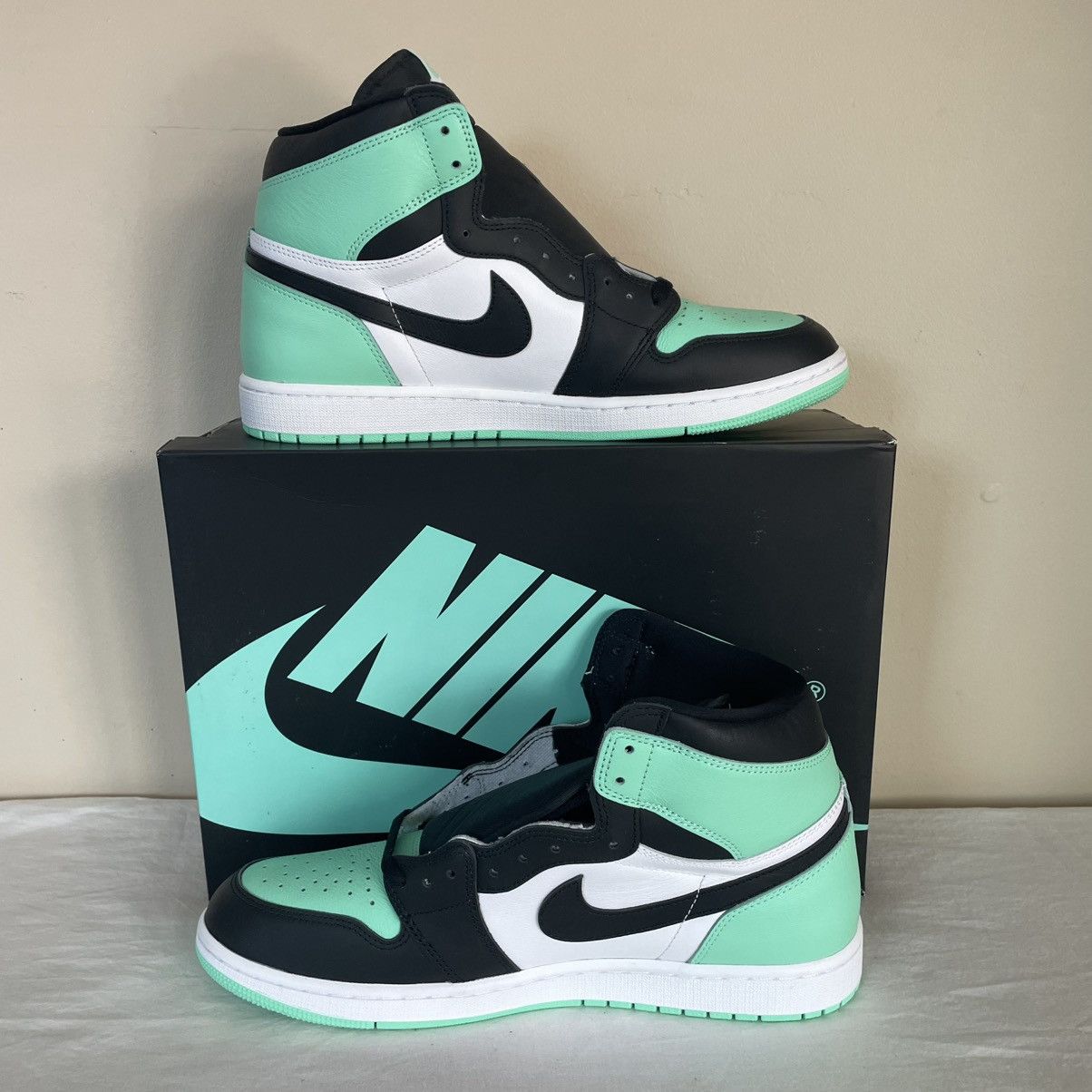 Jordan Brand × Nike Nike Air Jordan 1 Retro High OG Green Glow Mens US Size 13 Size US 13 / EU 46 - 2 Thumbnail