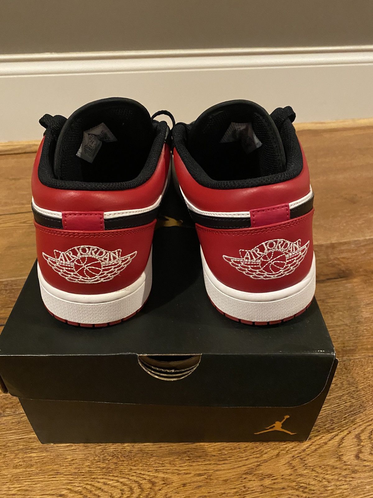 Jordan Brand × Nike Air Jordan 1 Low Bred toe Size 10.5 Size US 10.5 / EU 43-44 - 3 Thumbnail