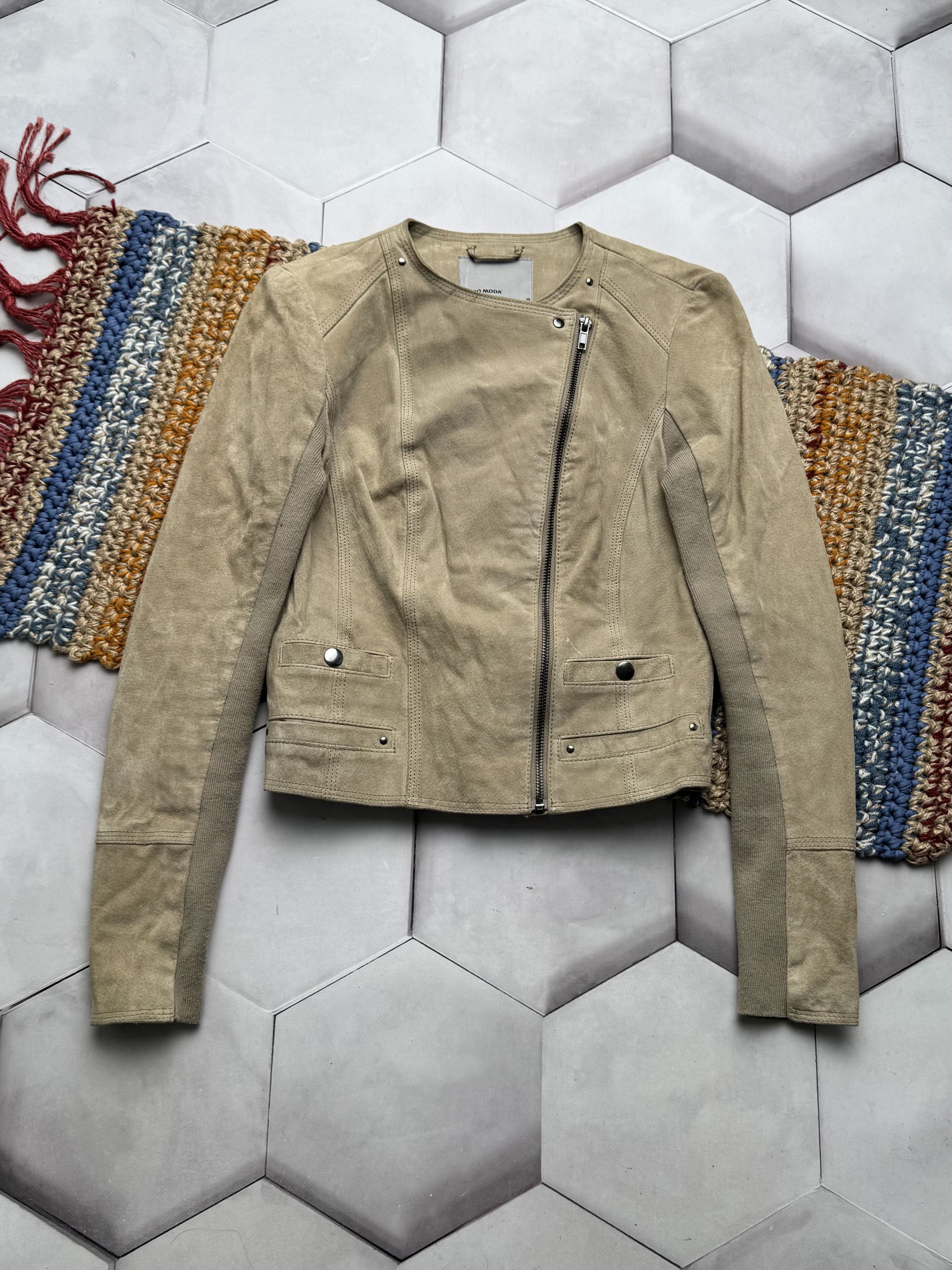 Vintage Vintage Beige Leather Jacket Cropped Zip Up Y2K Style (E4) Size XS / US 0-2 / IT 36-38 - 1 Thumbnail