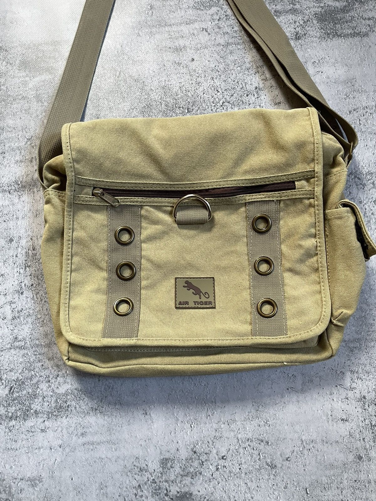 Japanese Brand 90s Y2K Crossbody Military Style Multipocket Messenger Bag Size ONE SIZE - 2 Thumbnail