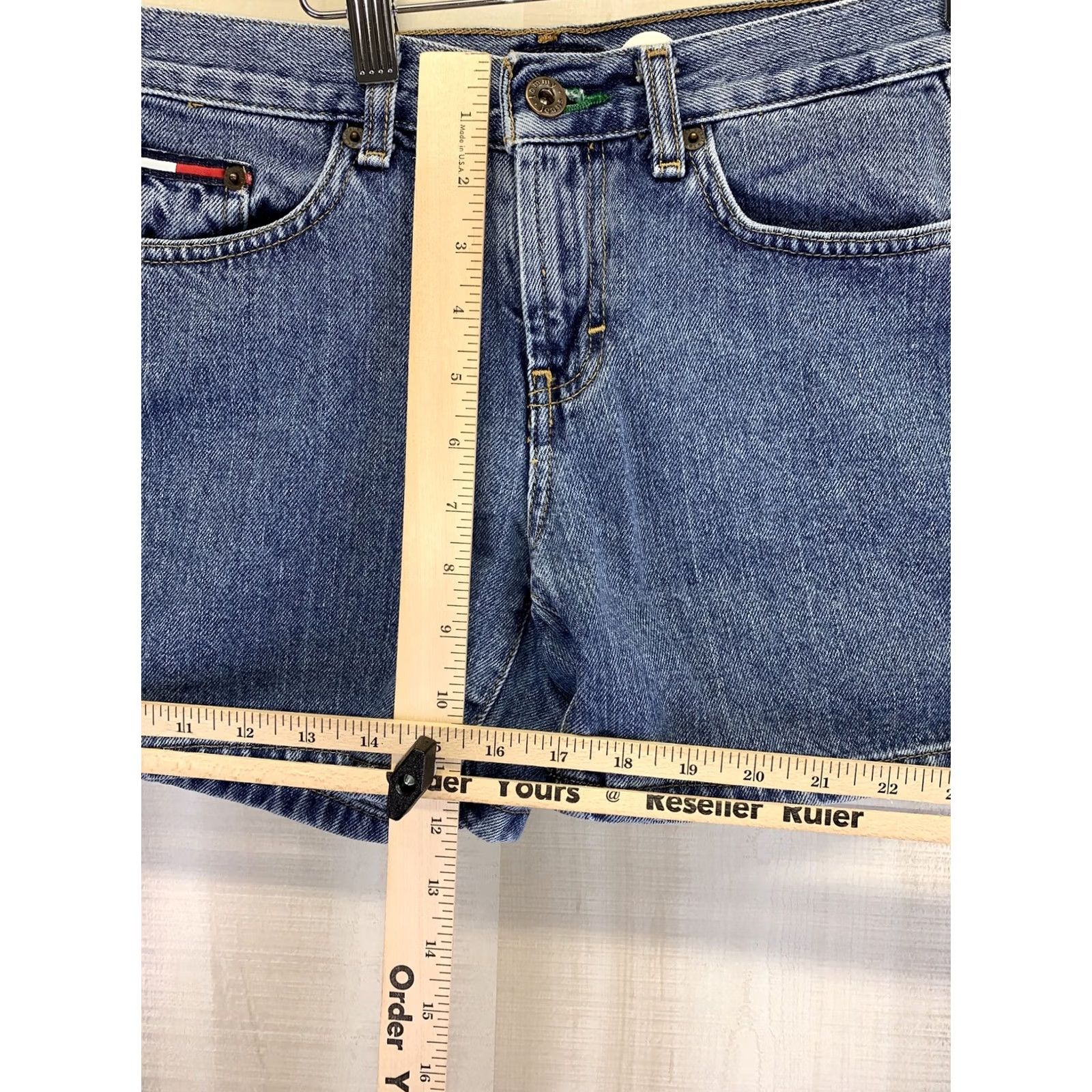 Tommy Hilfiger VINTAGE Tommy Hilfiger Denim Shorts Patch Large Logo Womens Size 1-7574 Blue 1990s Size 25" / US 0 / IT 36 - 4 Thumbnail