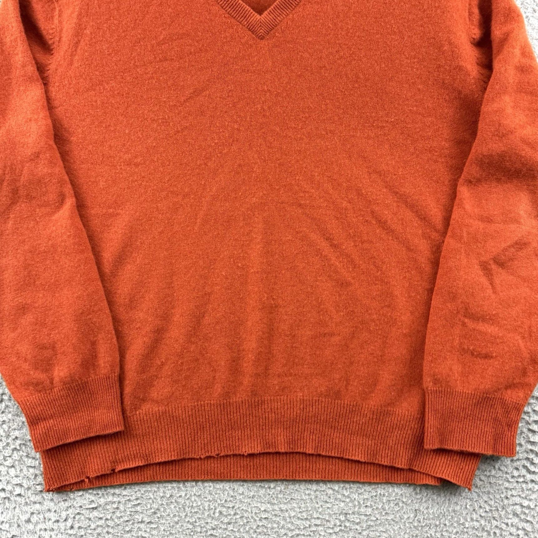 Vintage Jos A Bank Sweater Mens Large Orange Knit 100% Cashmere V Neck Pullover Preppy Size US L / EU 52-54 / 3 - 2 Thumbnail