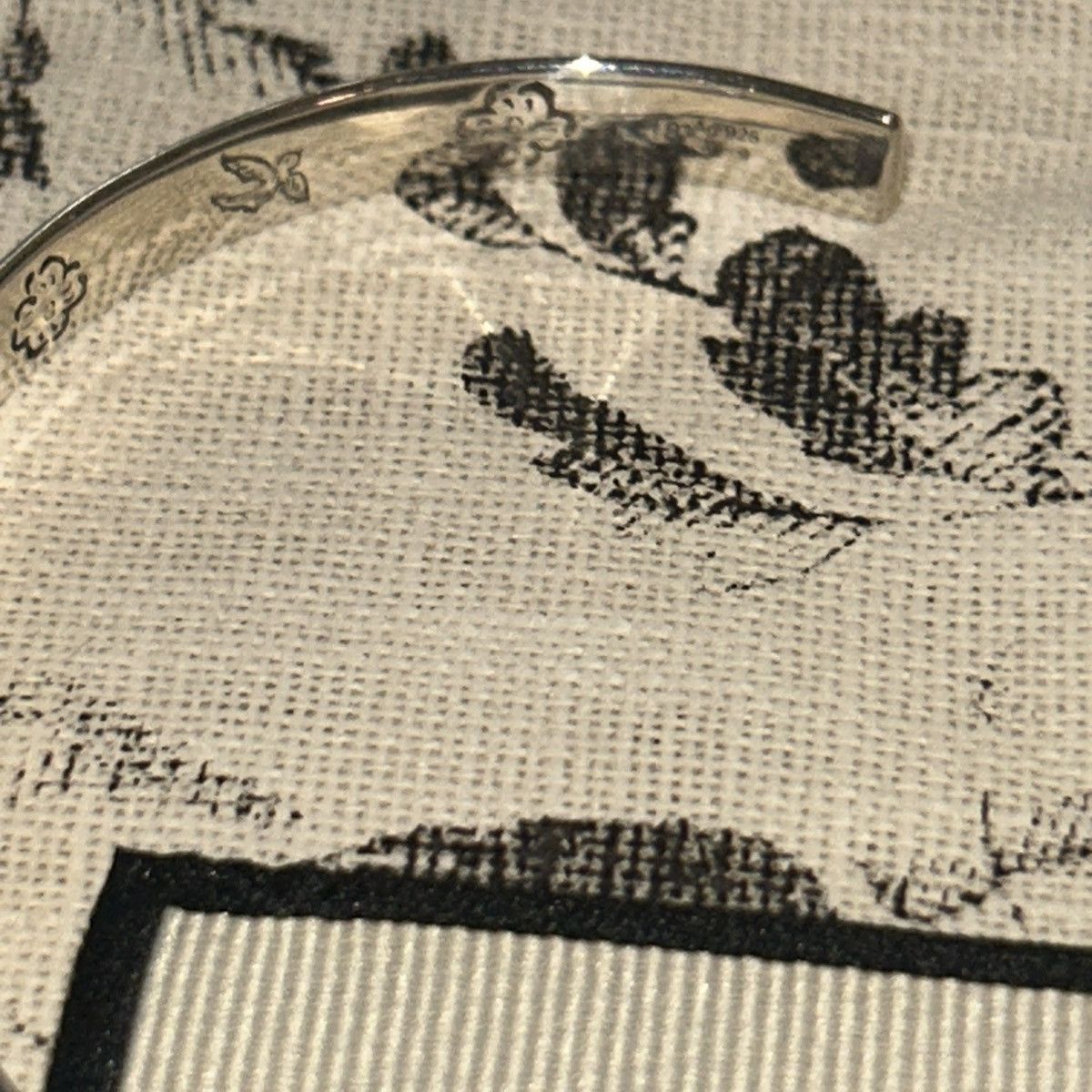 Gucci Gucci Blind for Love Silver Bangle Bracelet size 18 Size ONE SIZE - 7 Thumbnail
