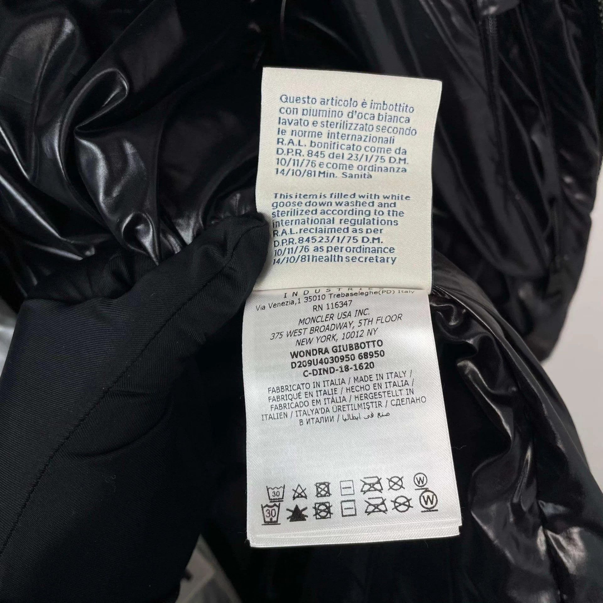 Moncler Moncler black and white sport down jacket size 4 Size US XL / EU 56 / 4 - 8 Thumbnail