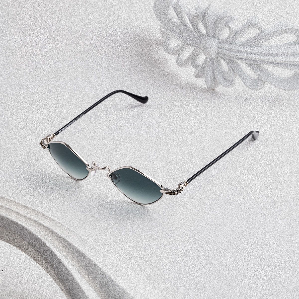 Chrome Hearts HROME HEARTS DIAMOND DOG SHINY SILVER/ BLACK SUNGLASSES Size ONE SIZE - 2 Thumbnail