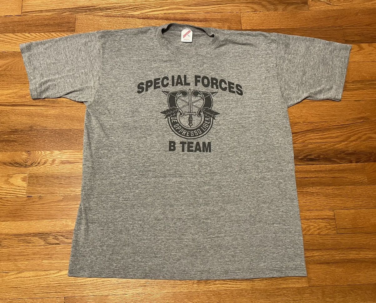 Jerzees × Vintage Vintage 90s RARE Special Forces US Army Military T Shirt Size US XL / EU 56 / 4 - 1 Thumbnail