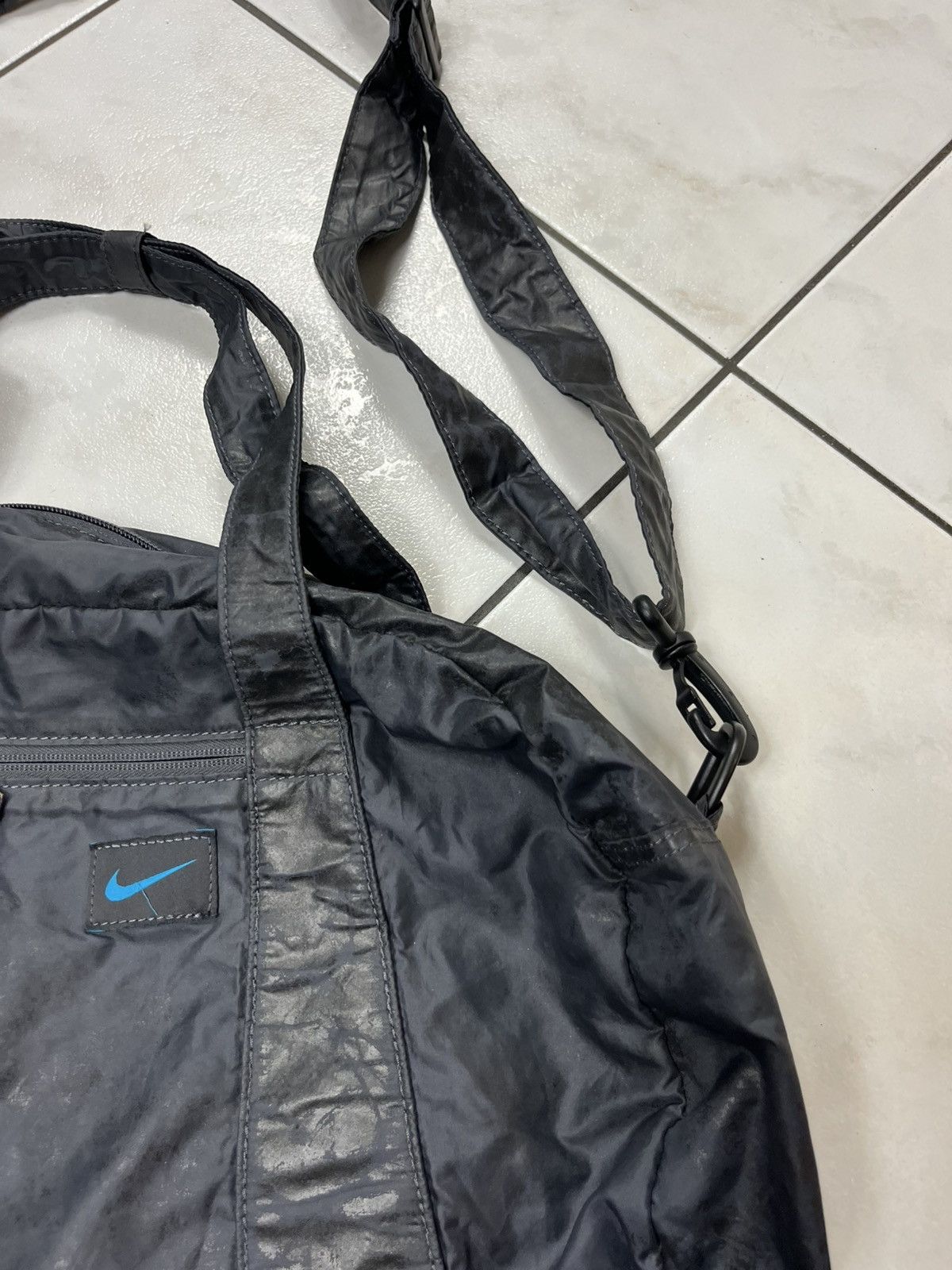 Nike × Vintage Vintage Nike y2k sport gym bag small travel crossbody swoosh Size ONE SIZE - 3 Thumbnail