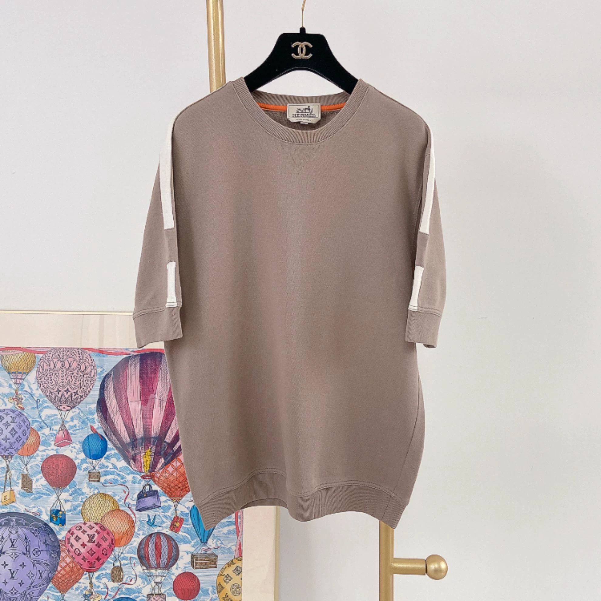 Hermes Hermes Camel Crew Neck T-Shirt M 4193 Size M / US 6-8 / IT 42-44 - 1 Thumbnail