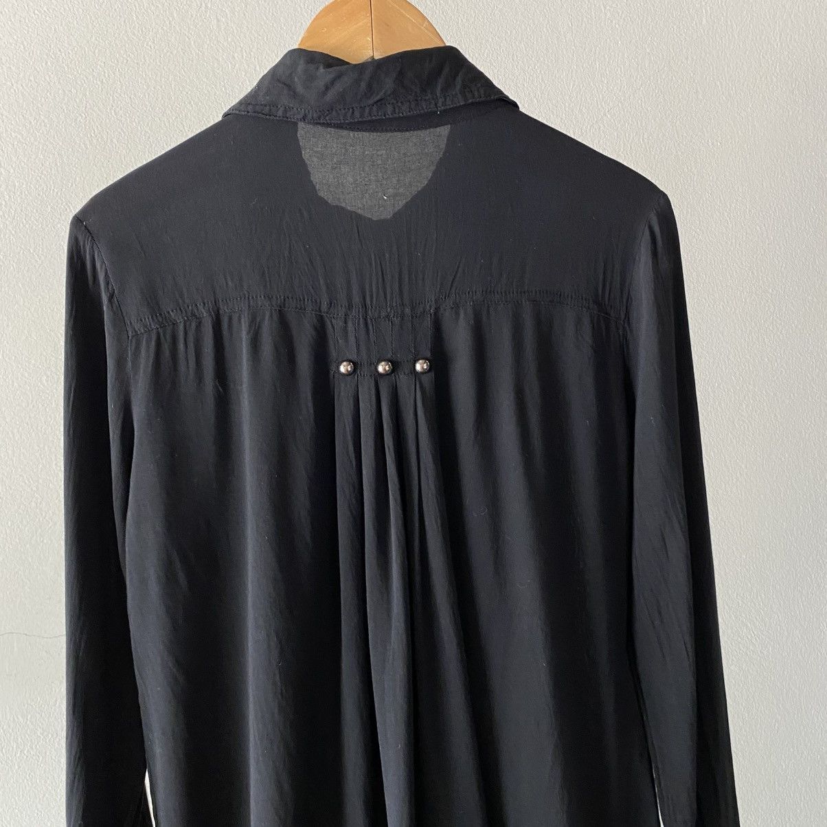 Japanese Brand GHOST OF HARLEM Punk Y2K Black Pleated Pearl Button Shirt Size S / US 4 / IT 40 - 8 Thumbnail