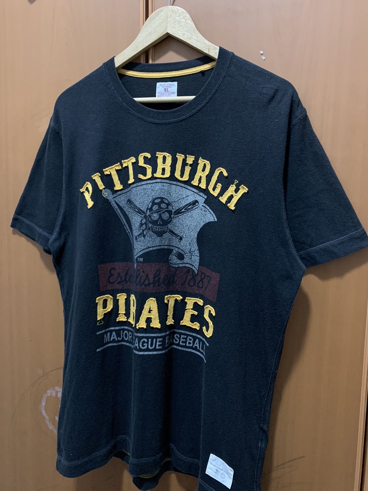 Uniqlo Vintage Y2K Uniclo MLB Pitttsburgh Pirates T-Shirt Size US XL / EU 56 / 4 - 3 Thumbnail