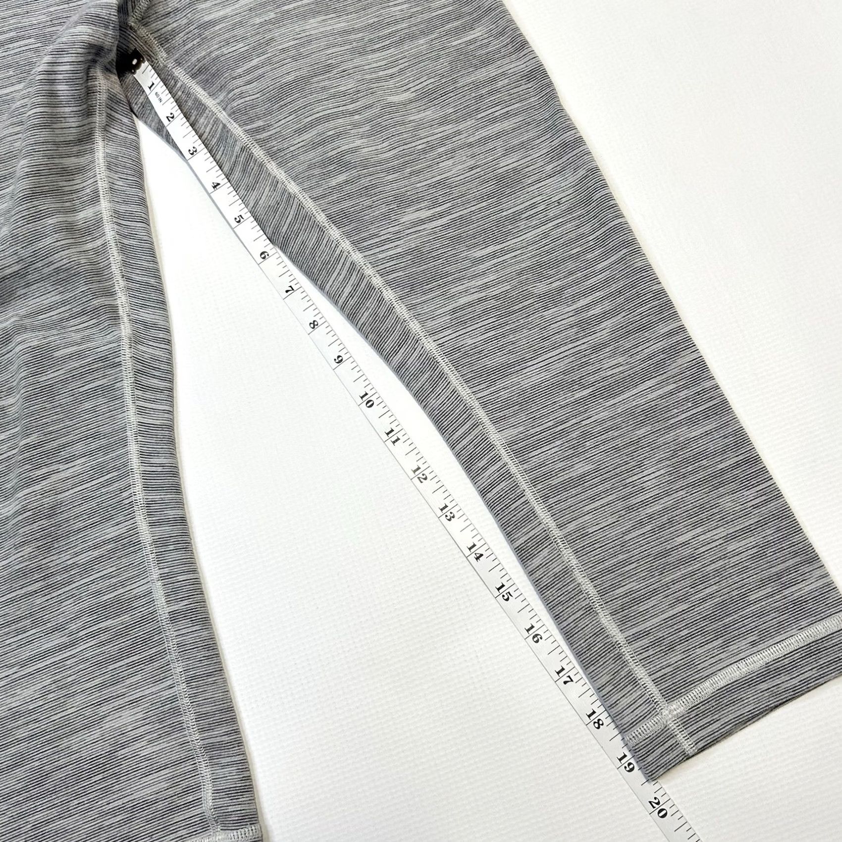 Lululemon Lululemon Wunder Under High Rise Crop Leggings Gray Striped Size 6 Womens Athletic Activewear Slim Ankle Size 28" / US 6 / IT 42 - 5 Thumbnail