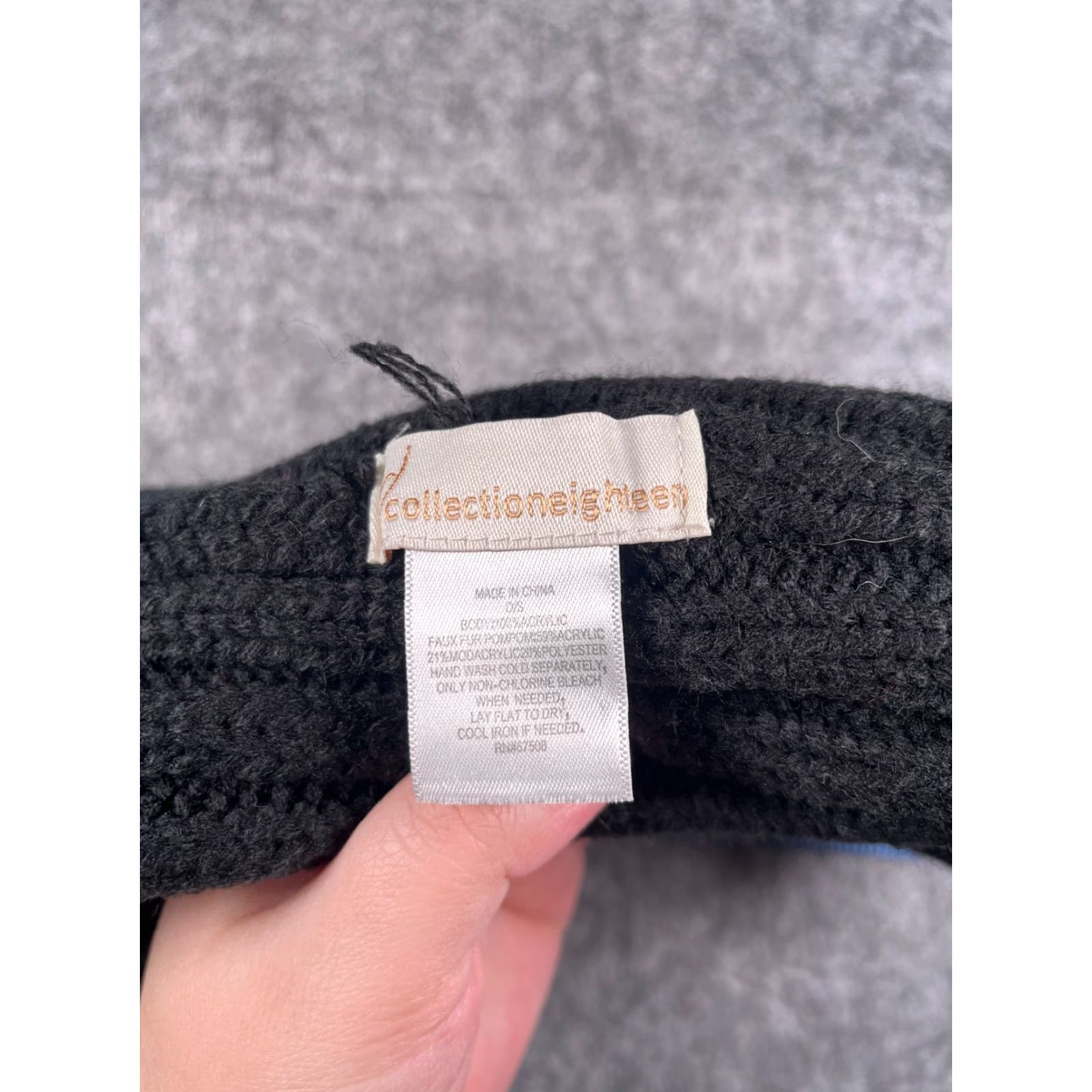 Vintage VINTAGE not applicable; use Collection 18 Beanie Toque for Women OS Black Knit Acrylic Blend Pom w/ Bobby Pins Size ONE SIZE - 8 Thumbnail
