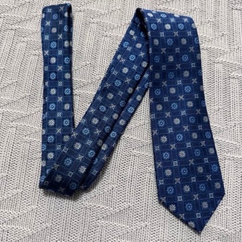 Bloomingdale's Bloomingdale's blue floral print silk tie Size ONE SIZE - 1 Thumbnail