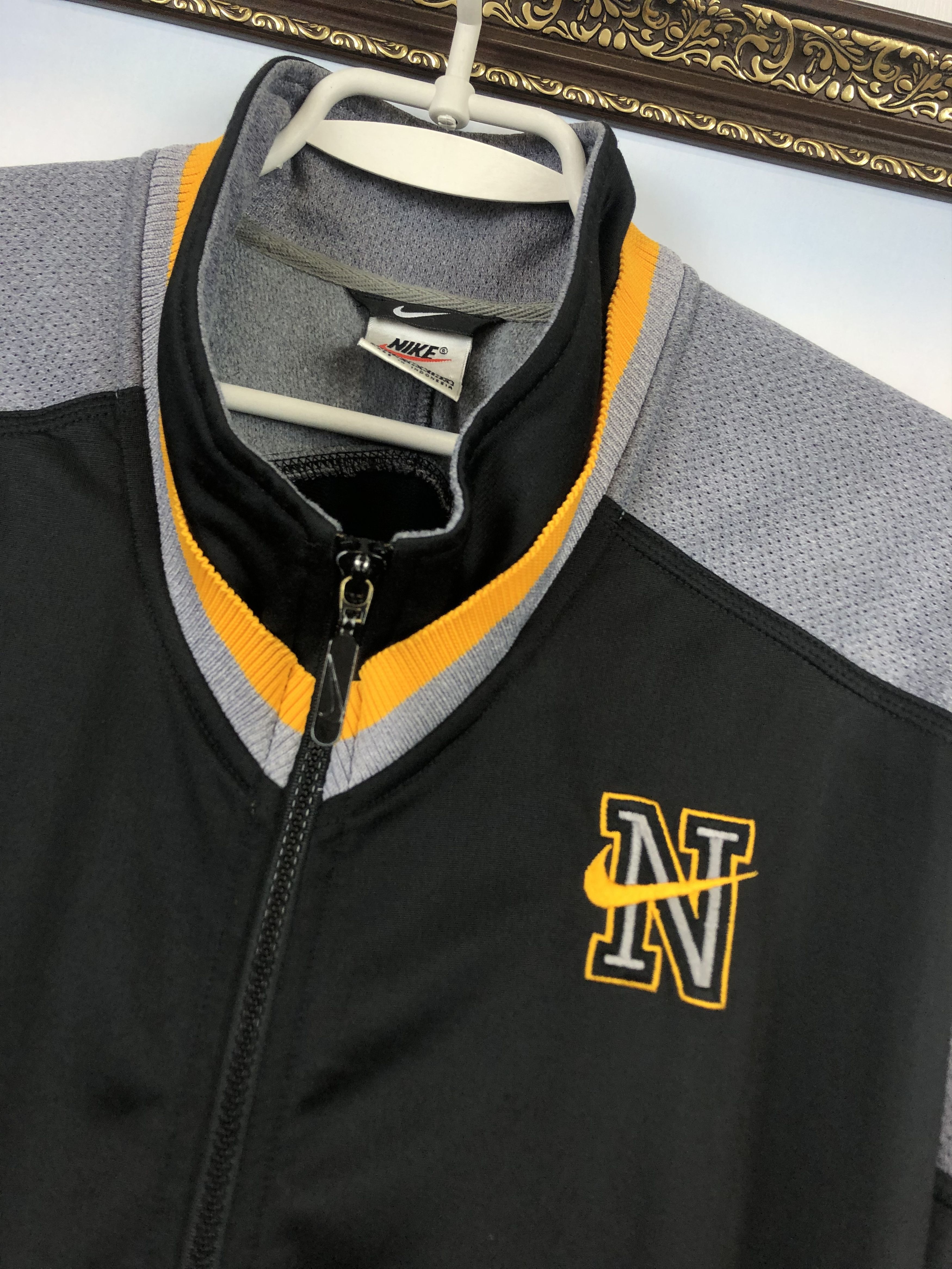 Nike Vintage Nike Swoosh Sweatshirt Jacket Rare Hype Track Top Size US L / EU 52-54 / 3 - 14 Thumbnail