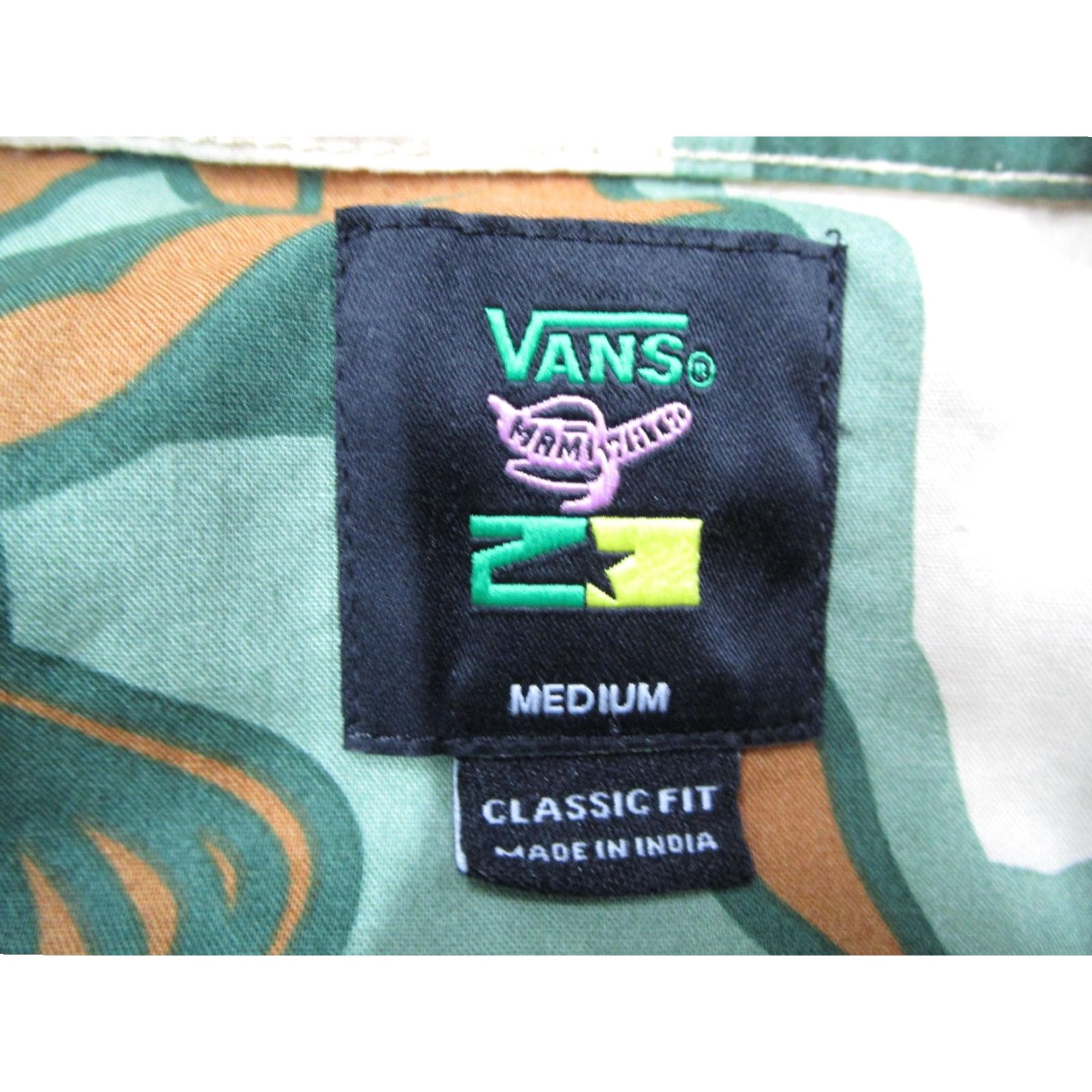 Vans VANS Mami Wata Shirt Mens Medium Africa Lion Print Short Sleeve Camp Collar Graphic Pocketed Button-Up Size US M / EU 48-50 / 2 - 2 Thumbnail