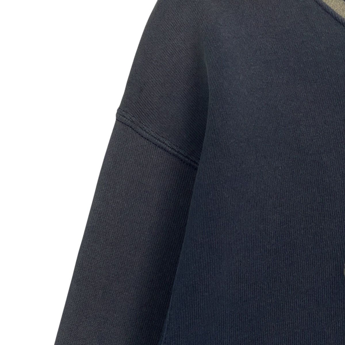 Other Vintage Champion Sweatshirt Crewneck NavyBlue Printed SizeL Size US L / EU 52-54 / 3 - 6 Thumbnail