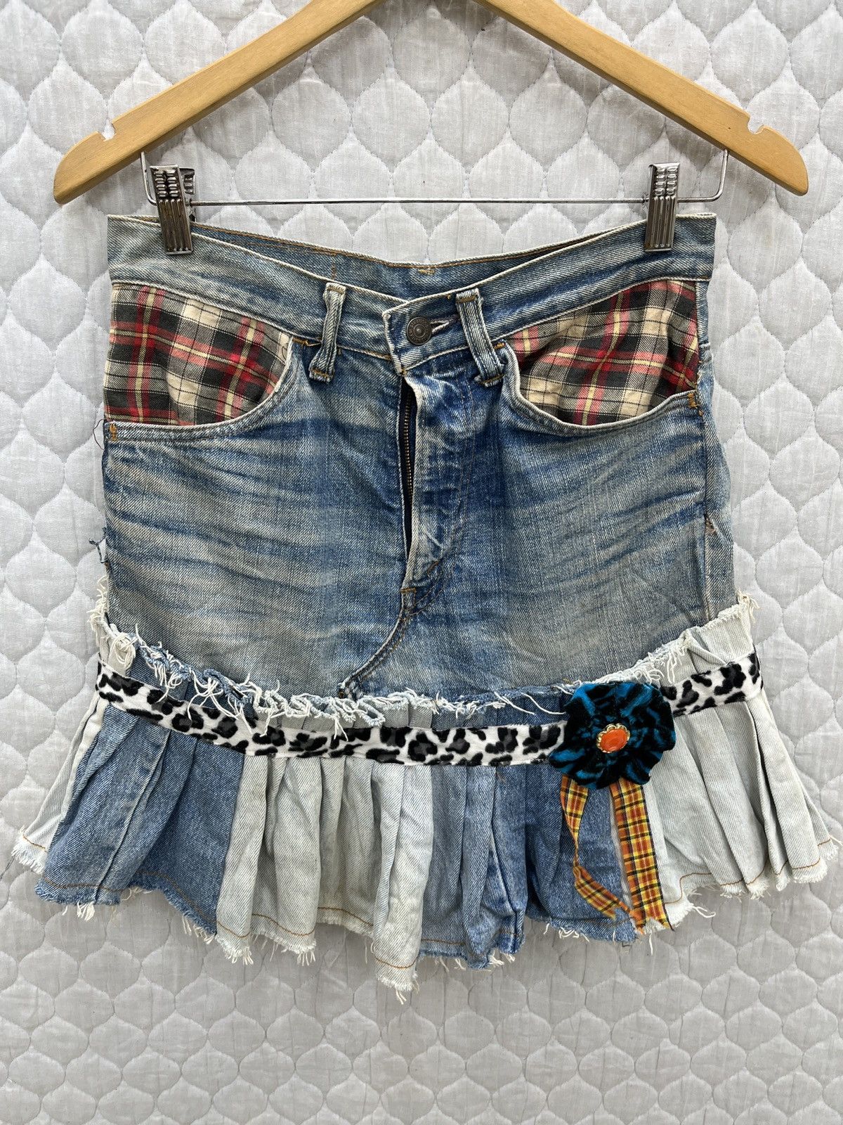 Levi's 🔥🔥🔥STEALS LEVIS CUSTOM SKIRTS Size 29" - 5 Thumbnail