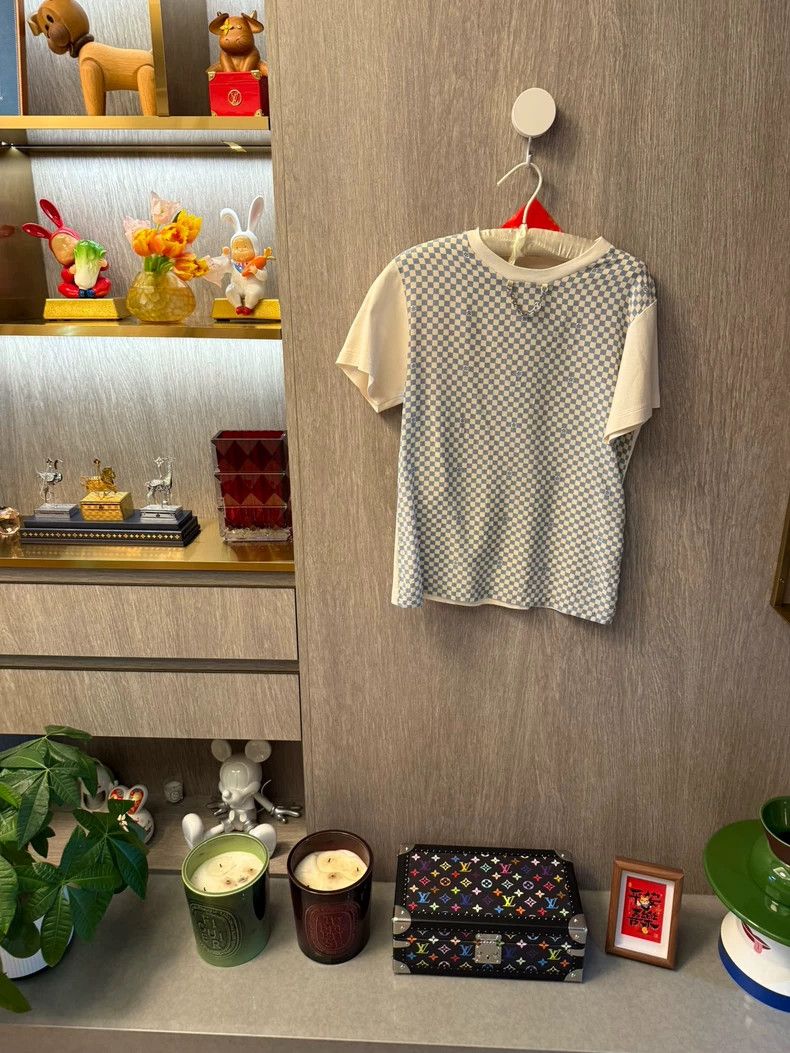 Louis Vuitton LV Silk T-Shirt in Size Small- DMC Size US S / EU 44-46 / 1 - 1 Thumbnail