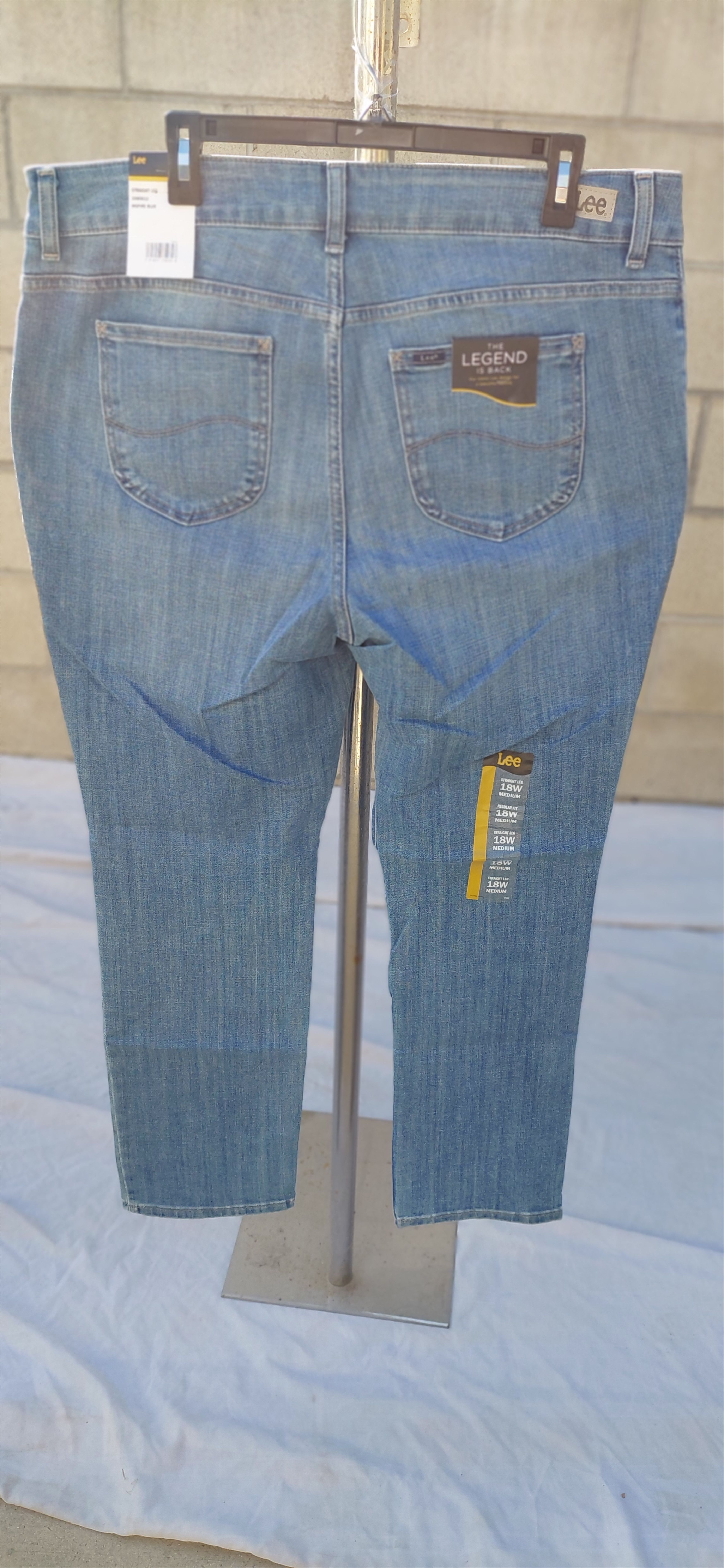 Lee 536328....Lee Straight Leg, Mid Rise Jeans 18W, 10P Size 40" / US 18 - 3 Thumbnail