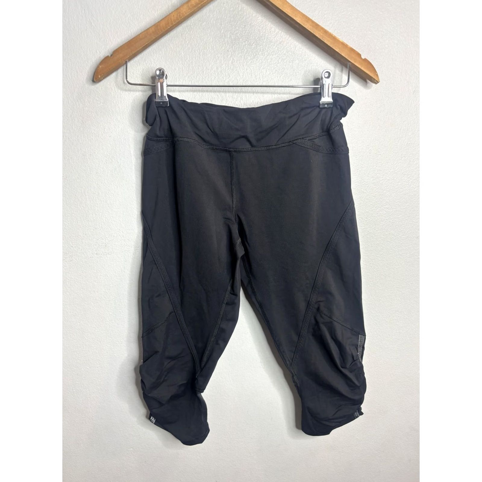 Lululemon Lululemon Womens 8 Black Crop Capri Leggings Running Athletic Pants Ruched Size 30" / US 8 / IT 44 - 4 Thumbnail