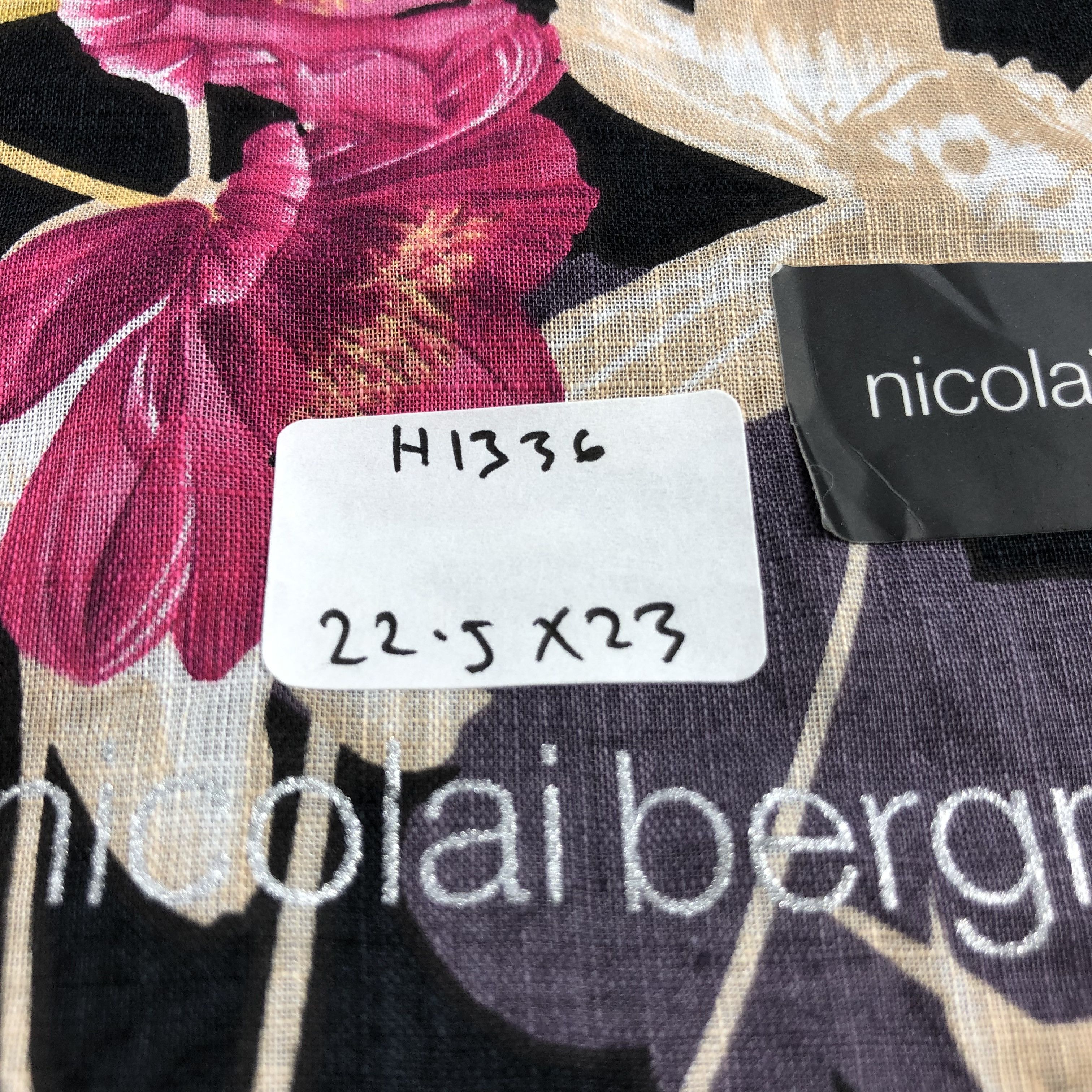 Vintage Nicolai Bergmann Handkerchief Neckerchief Bandana H1336 Size ONE SIZE - 5 Thumbnail