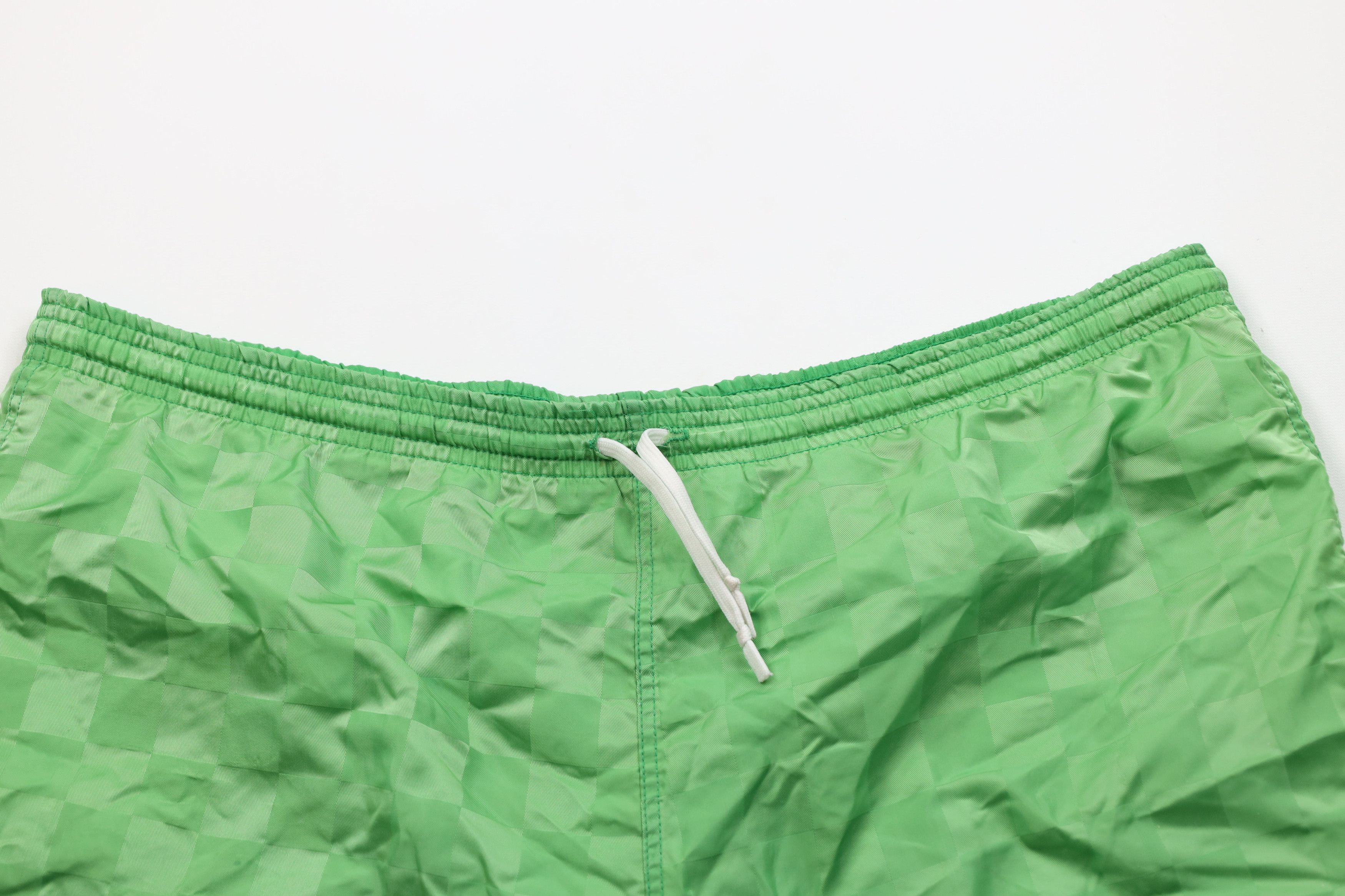 Umbro × Vintage Vintage 90s Umbro Checkered Running Soccer Shorts Green USA Size US 34 / EU 50 - 2 Thumbnail