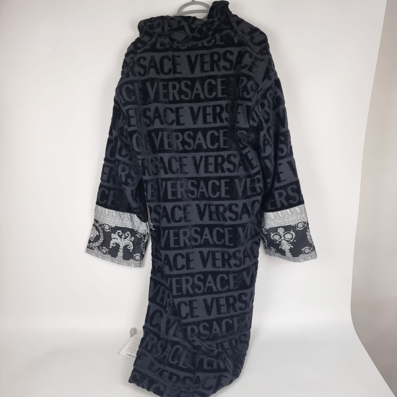 Versace VERSACE Baroque And Greca Black/Silver Unisex Long Bathrobe Size US XL / EU 56 / 4 - 3 Thumbnail