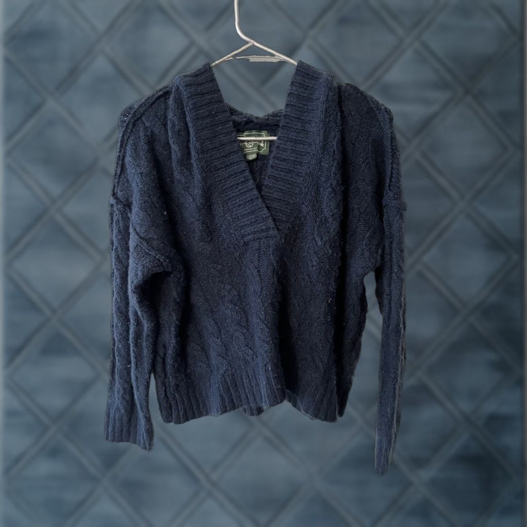 American Eagle Outfitters American Eagle Outfitters Navy Blue Cropped Hoodie Sweater Women's XS Size XS Pullover Womens Items: Pre-owned Luz Size XS / US 0-2 / IT 36-38 - 1 Thumbnail