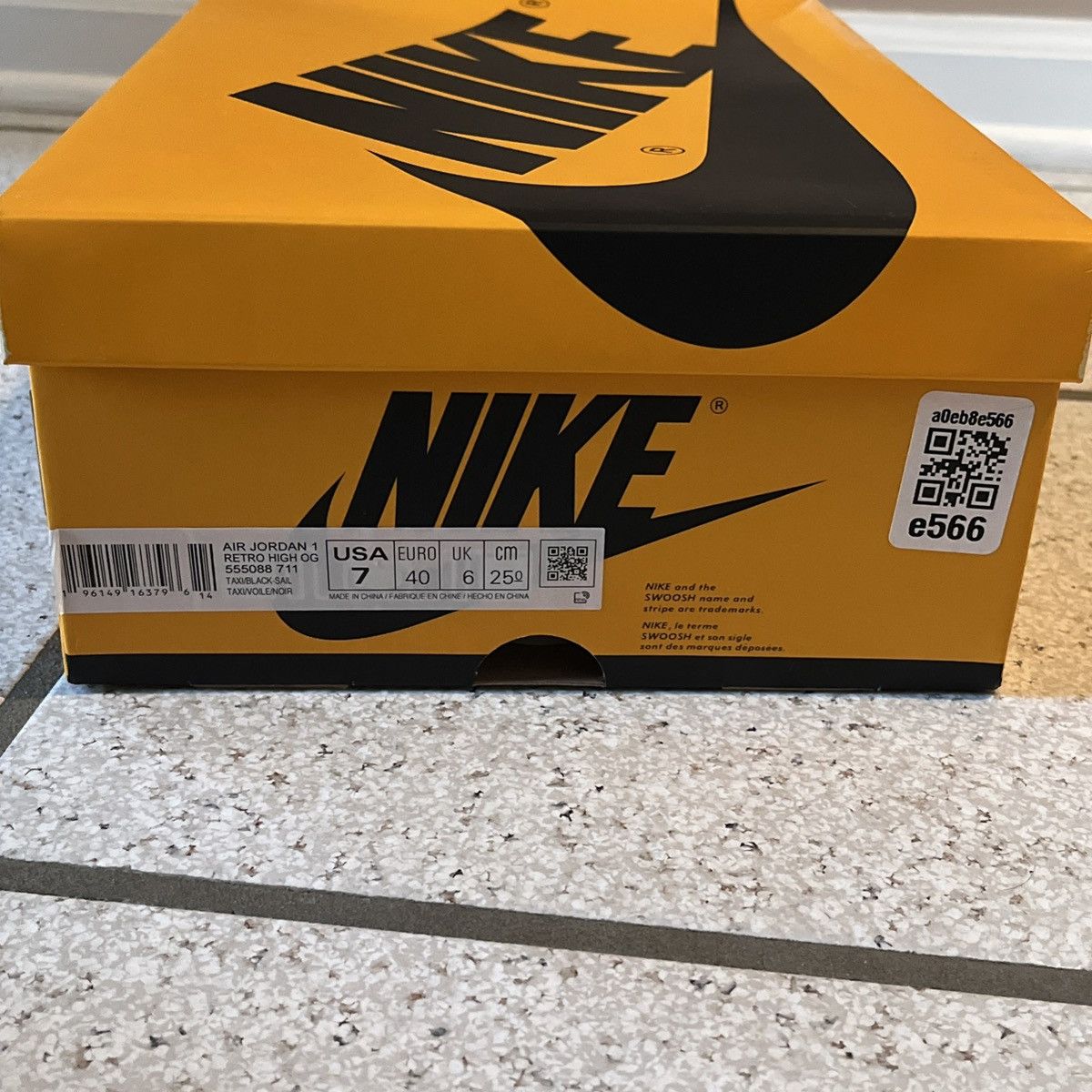 Jordan Brand Air Jordan 1 Retro High OG Taxi Size US 7 / EU 40 - 7 Thumbnail