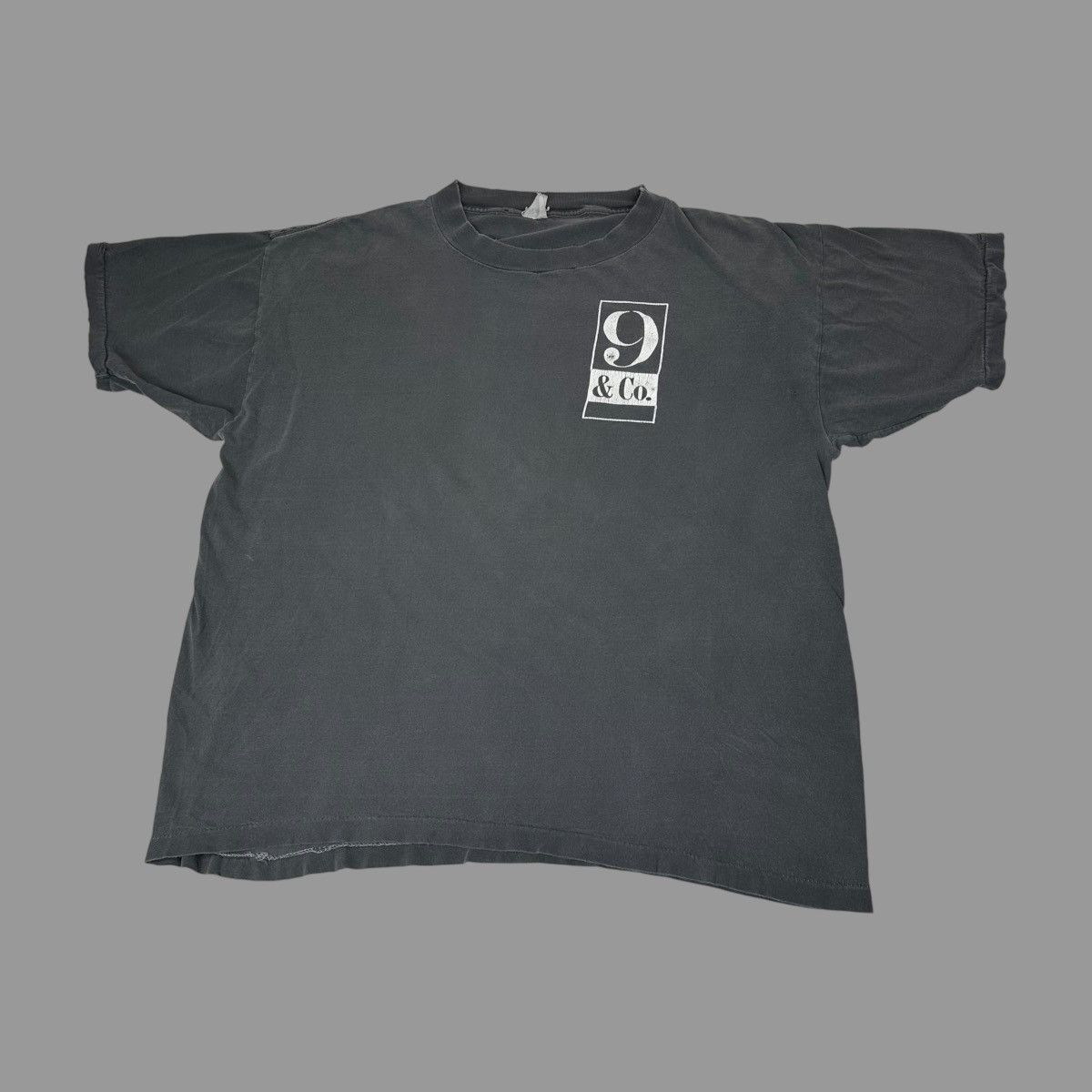 Vintage Vintage faded black 90s tshirt Size US L / EU 52-54 / 3 - 1 Thumbnail