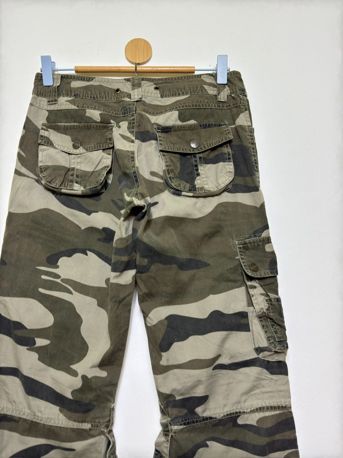 Japanese Brand Flare Camo Tactical Multi-Pocket Low Rise Raspberry Style Size US 27 - 10 Thumbnail