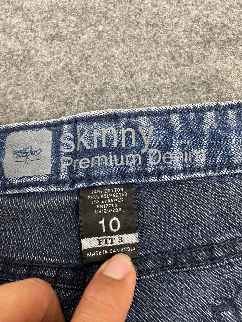 mossimo premium distressed denim nice design