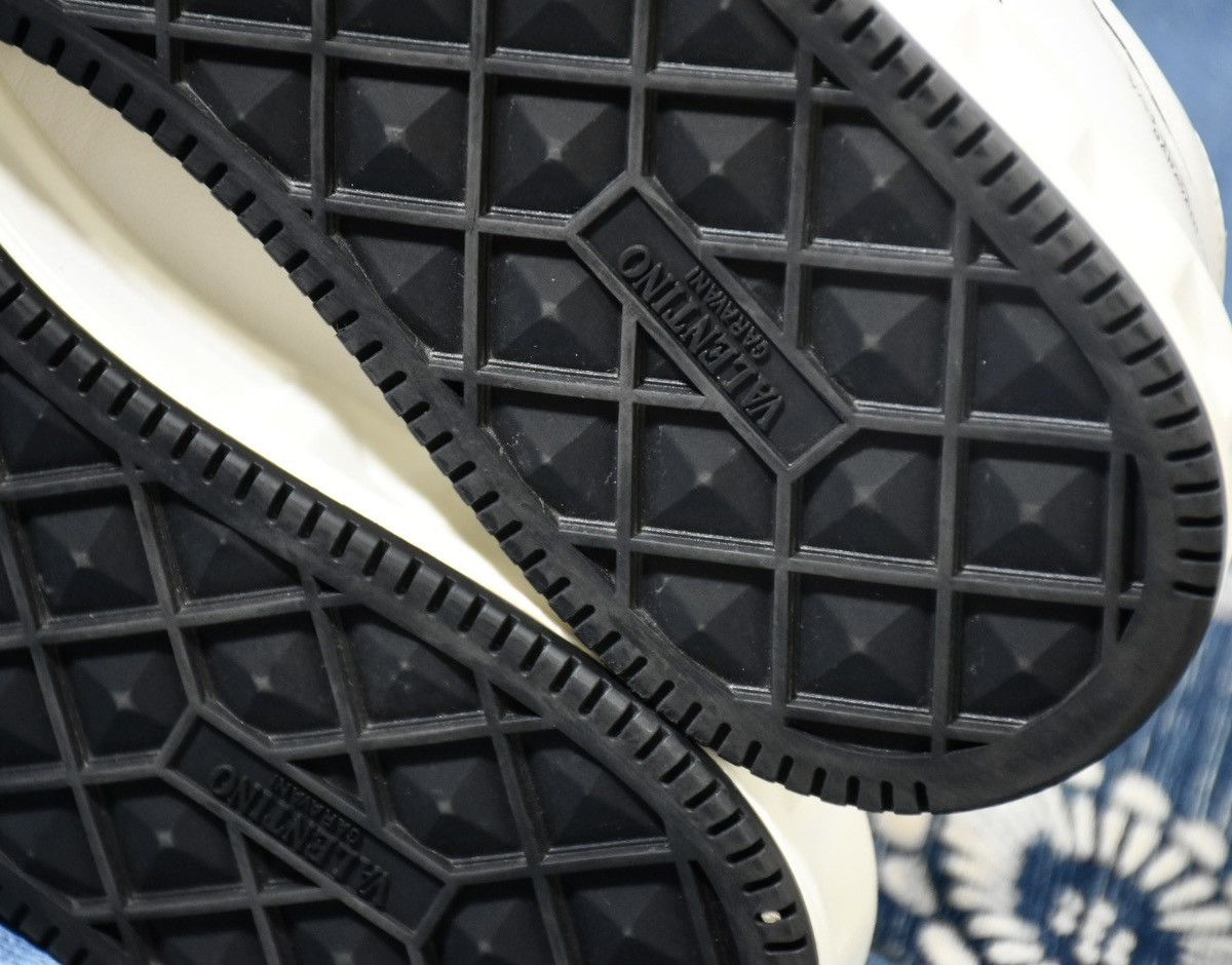 Valentino Valentino One Stud Garavani Sneaker Size US 7 / EU 40 - 12 Thumbnail