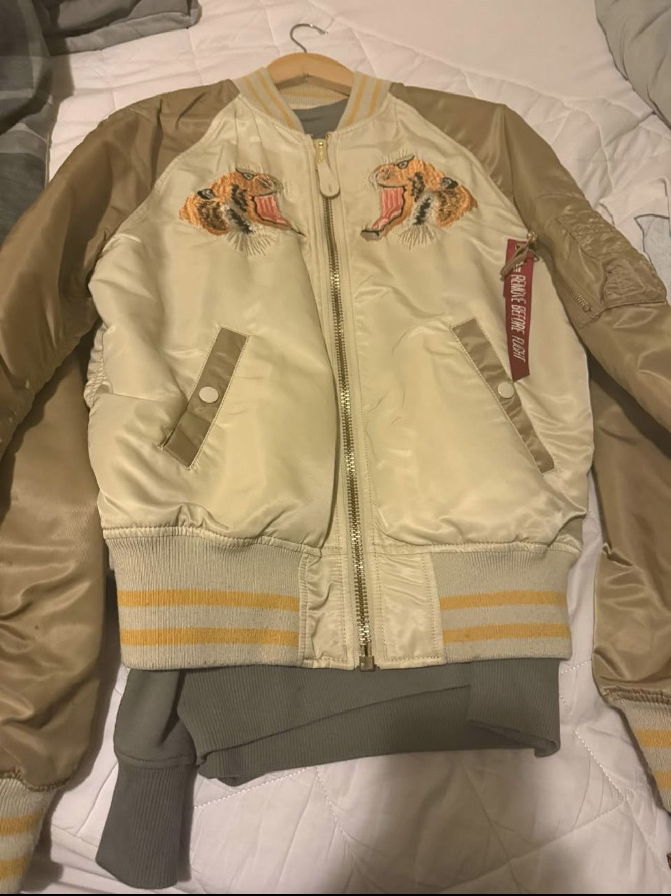 Alpha Industries Alpha industries tiger souvenir bomber jacket Size US S / EU 44-46 / 1 - 2 Thumbnail