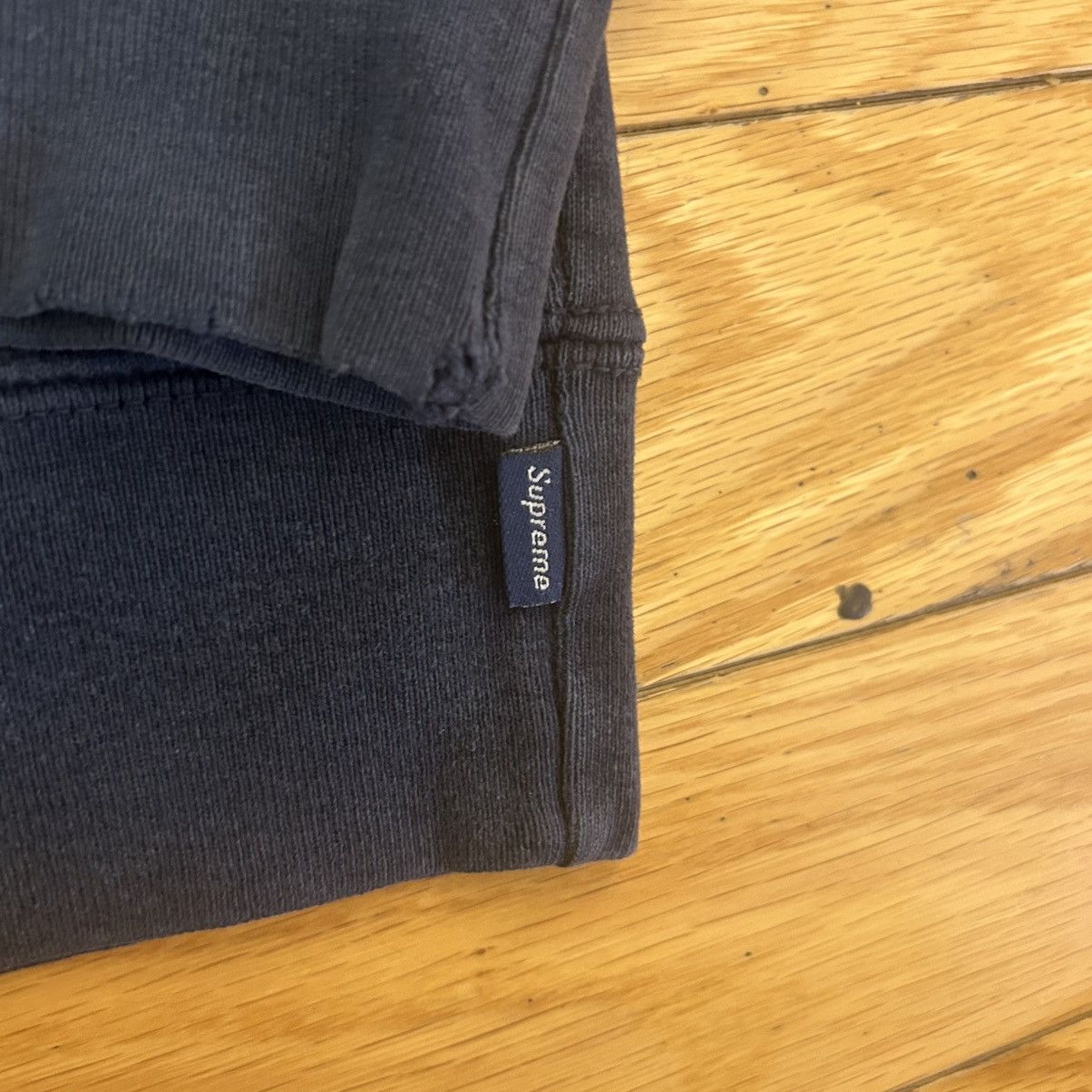 Supreme Supreme Tag Logo Hooded Sweatshirt Navy Medium Size US M / EU 48-50 / 2 - 3 Thumbnail