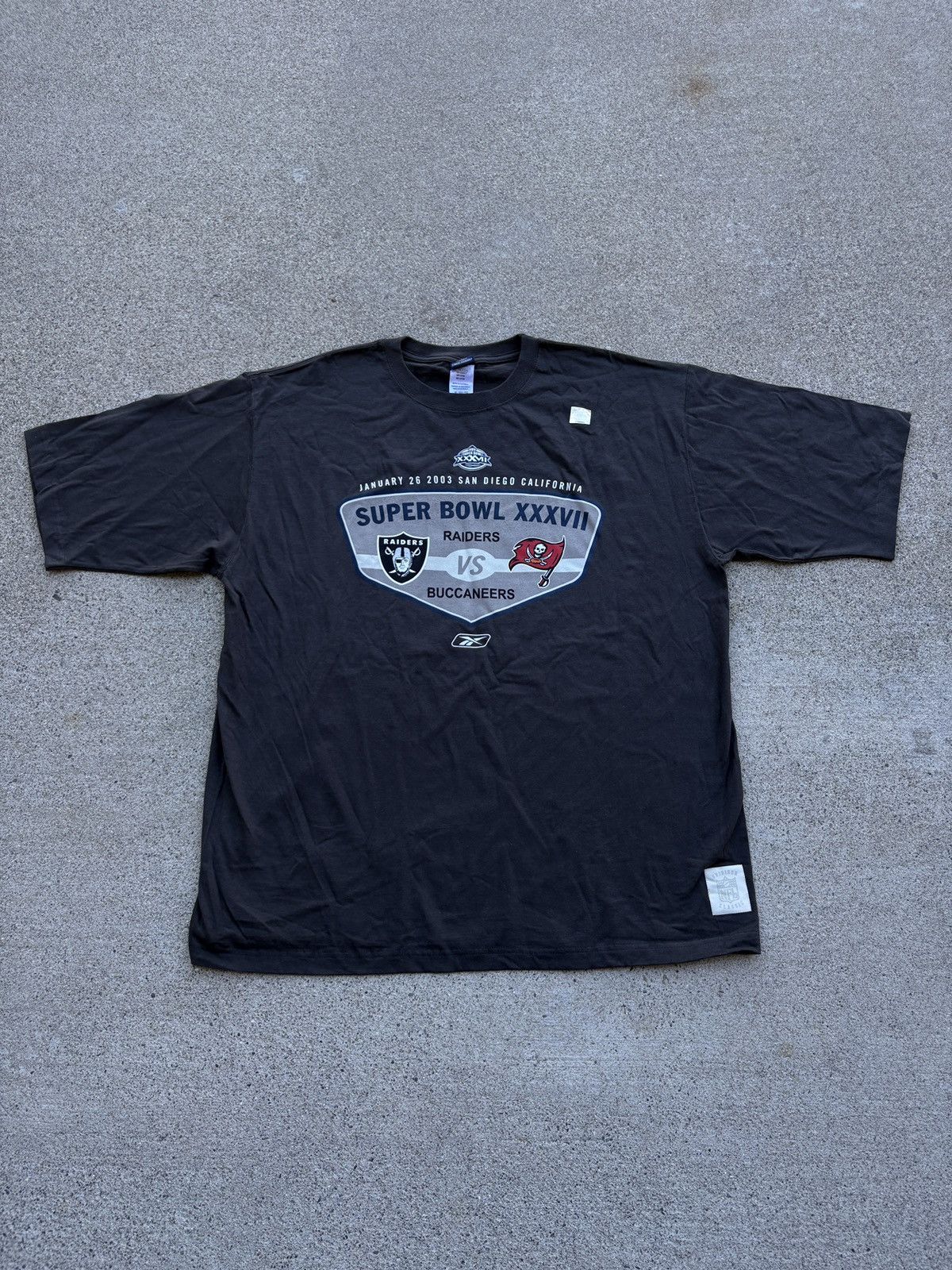NFL Vintage 03’ Reebok NFL “Super Bowl XXXVII” Shirt Size XL Size US XL / EU 56 / 4 - 1 Thumbnail