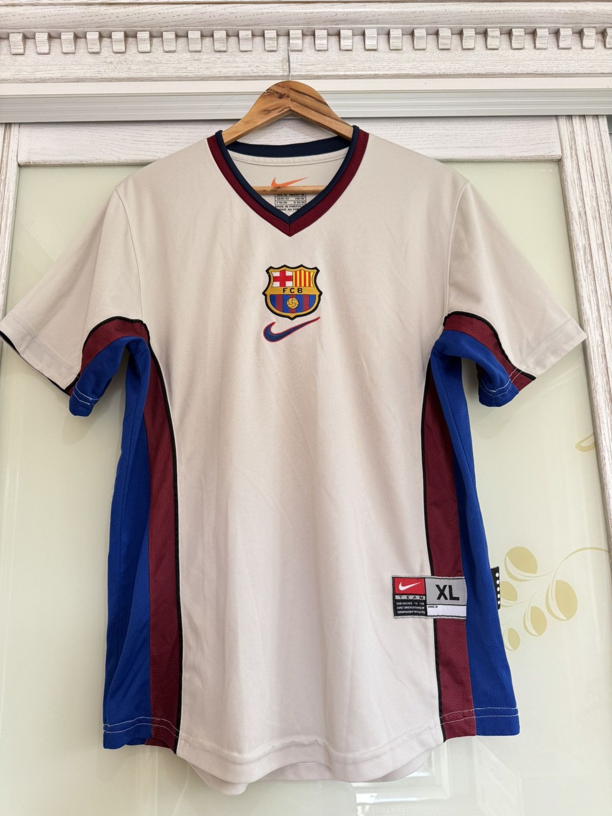 Nike Vintage Guardiola #4 Barcelona 1998-2001 Away Soccer Jersey Size US XL / EU 56 / 4 - 7 Thumbnail